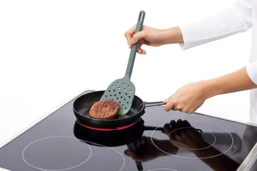 Lékué non scratch perforert stekespade 30,6 cm - Grønn - Lékué