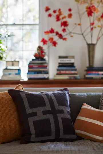 Graphic Recycled Wool putetrekk 50 x 50 cm - Dark gray-white-brown - Lexington