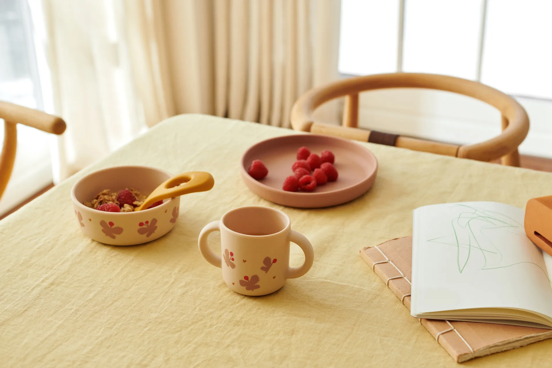 Vivi printed servisesett 4 deler, Butterfly-apple blossom Liewood