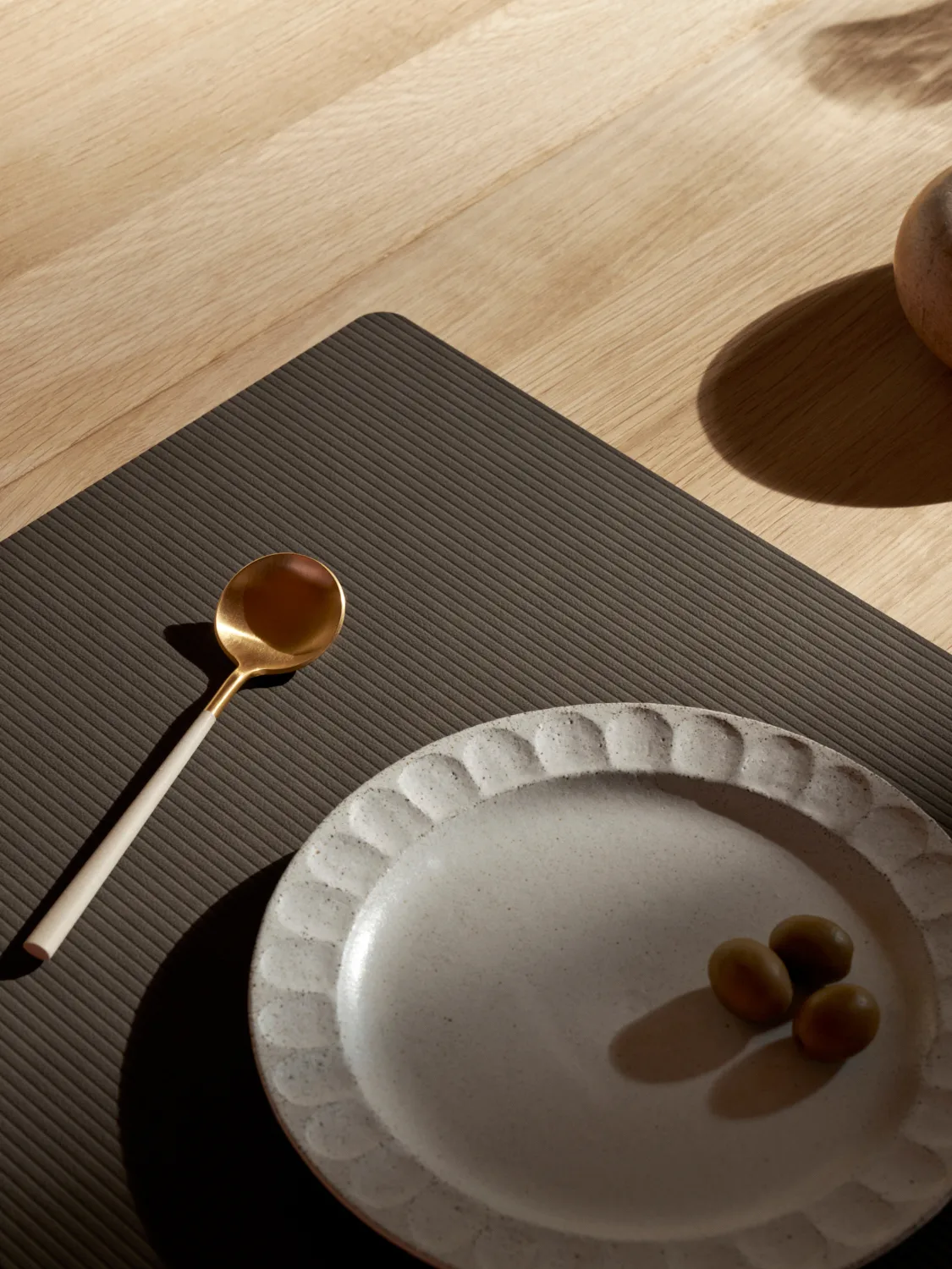 Corduroy bordbrikke square L, Caviar LIND DNA