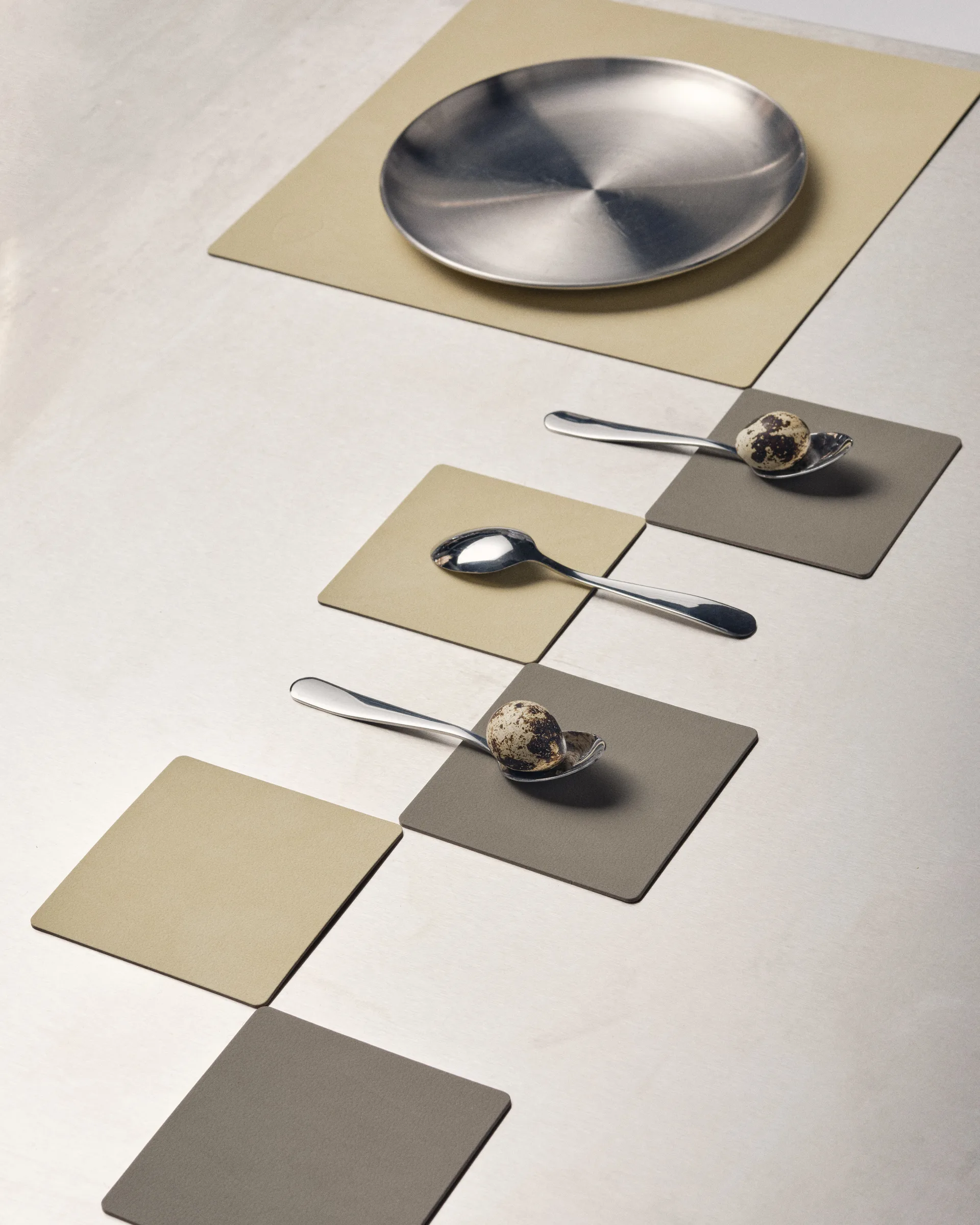 Nupo glassbrikke square, Flint grey LIND DNA