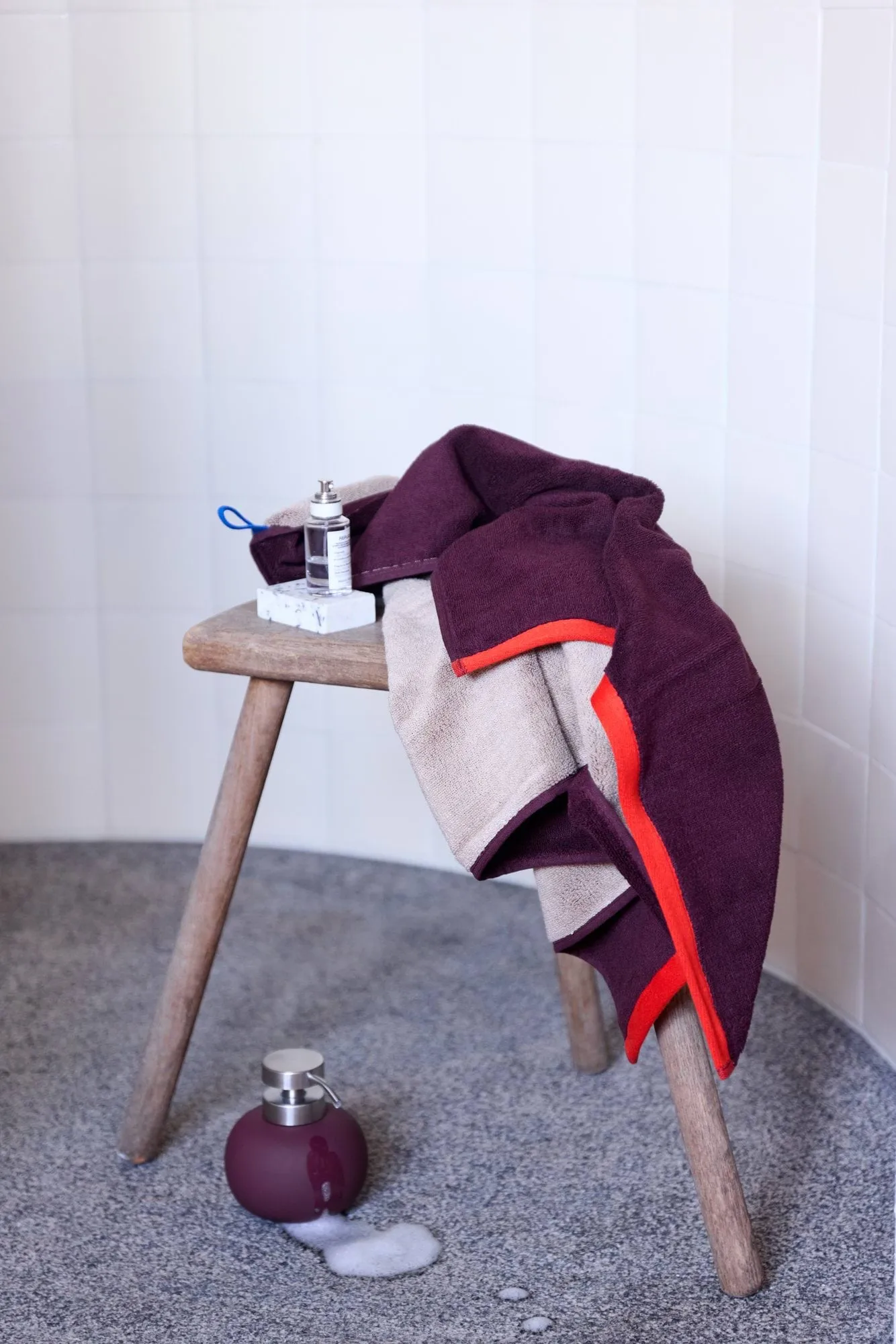 Soft badehåndkle 70x133 cm, Grey-Red (grå-rød), 70x133 cm Mette Ditmer