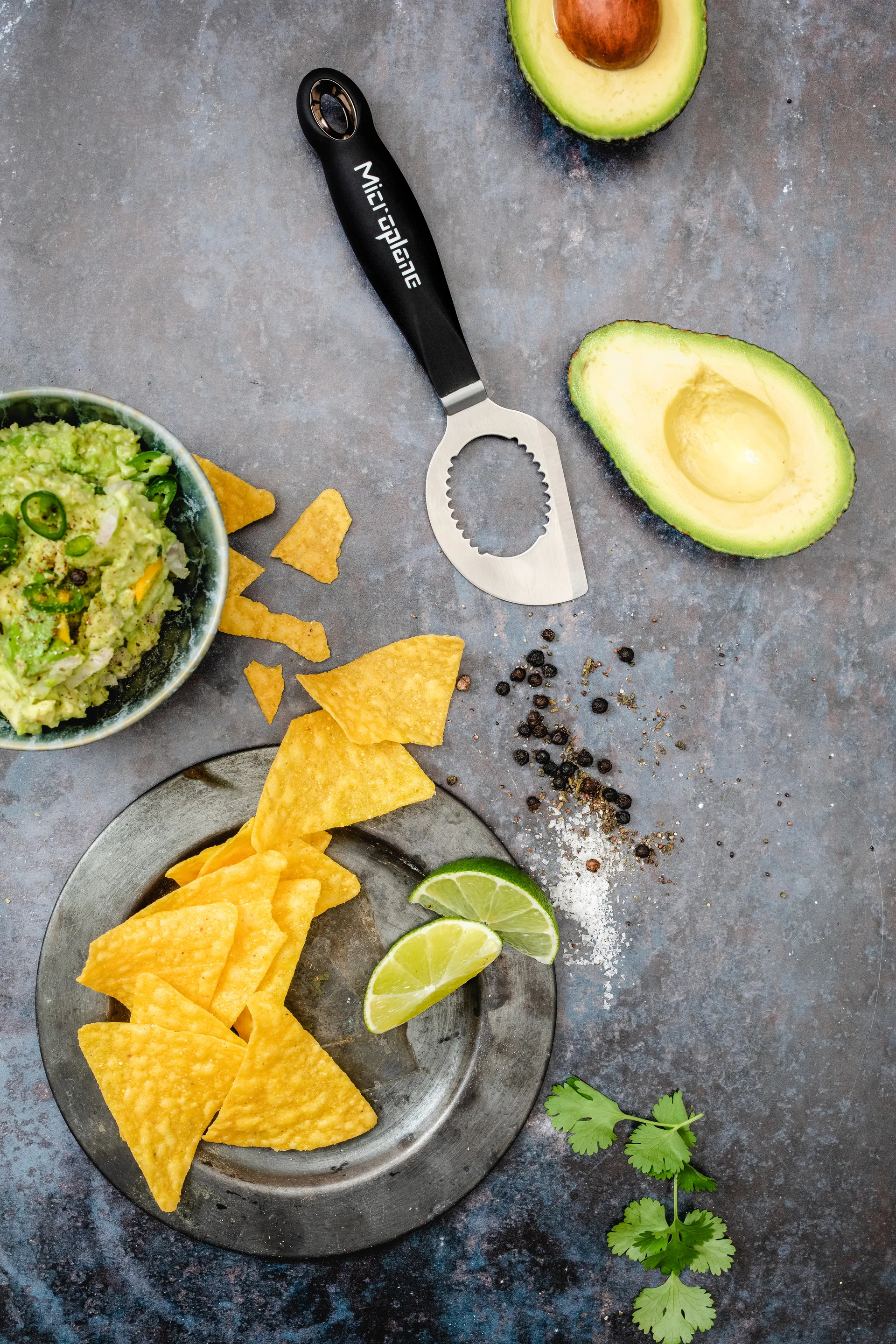 Professional 3-i-1 avokadodeler 17 cm, Black Microplane