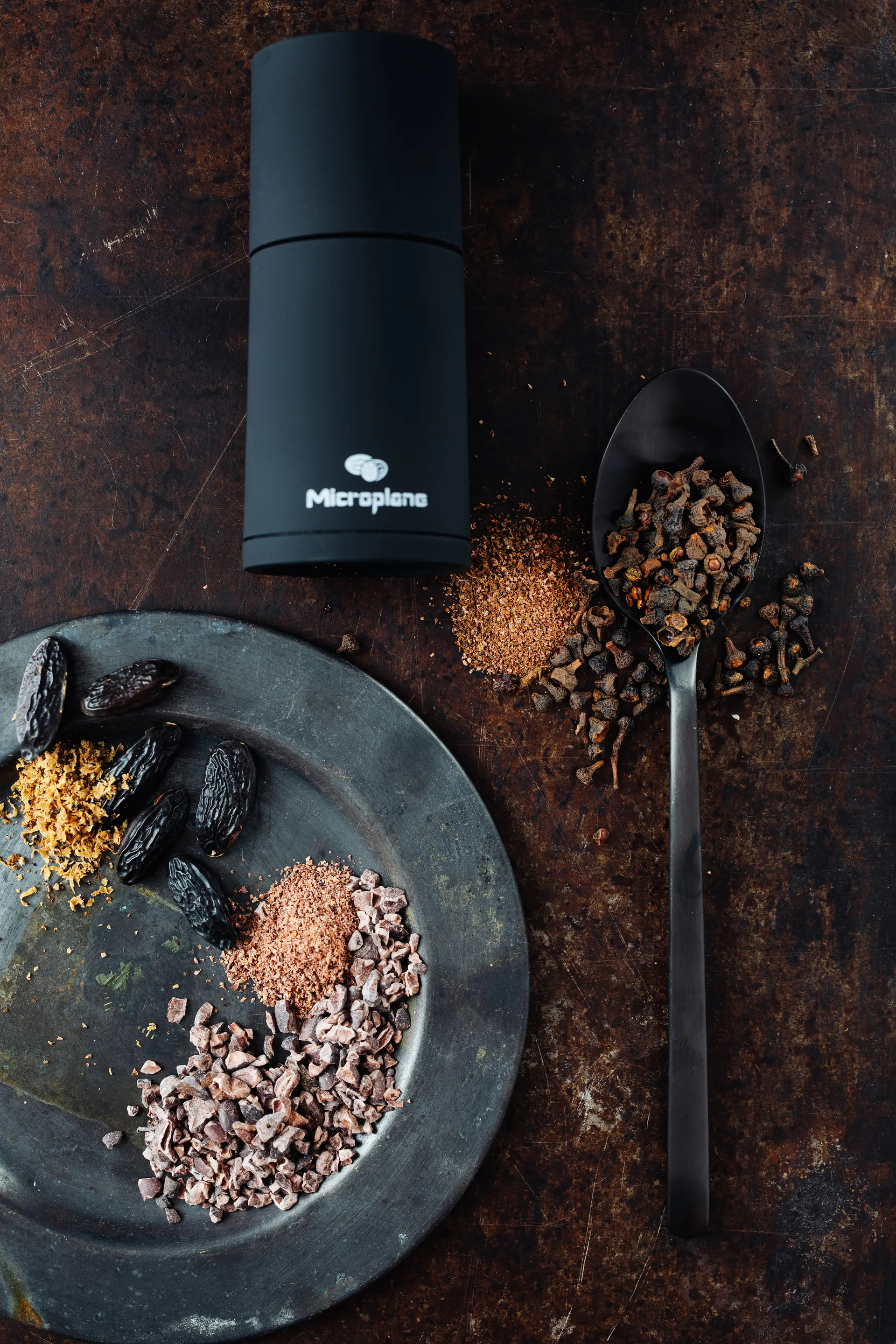 Speciality 2-i-1 krydderkvern 12 cm, Black Microplane