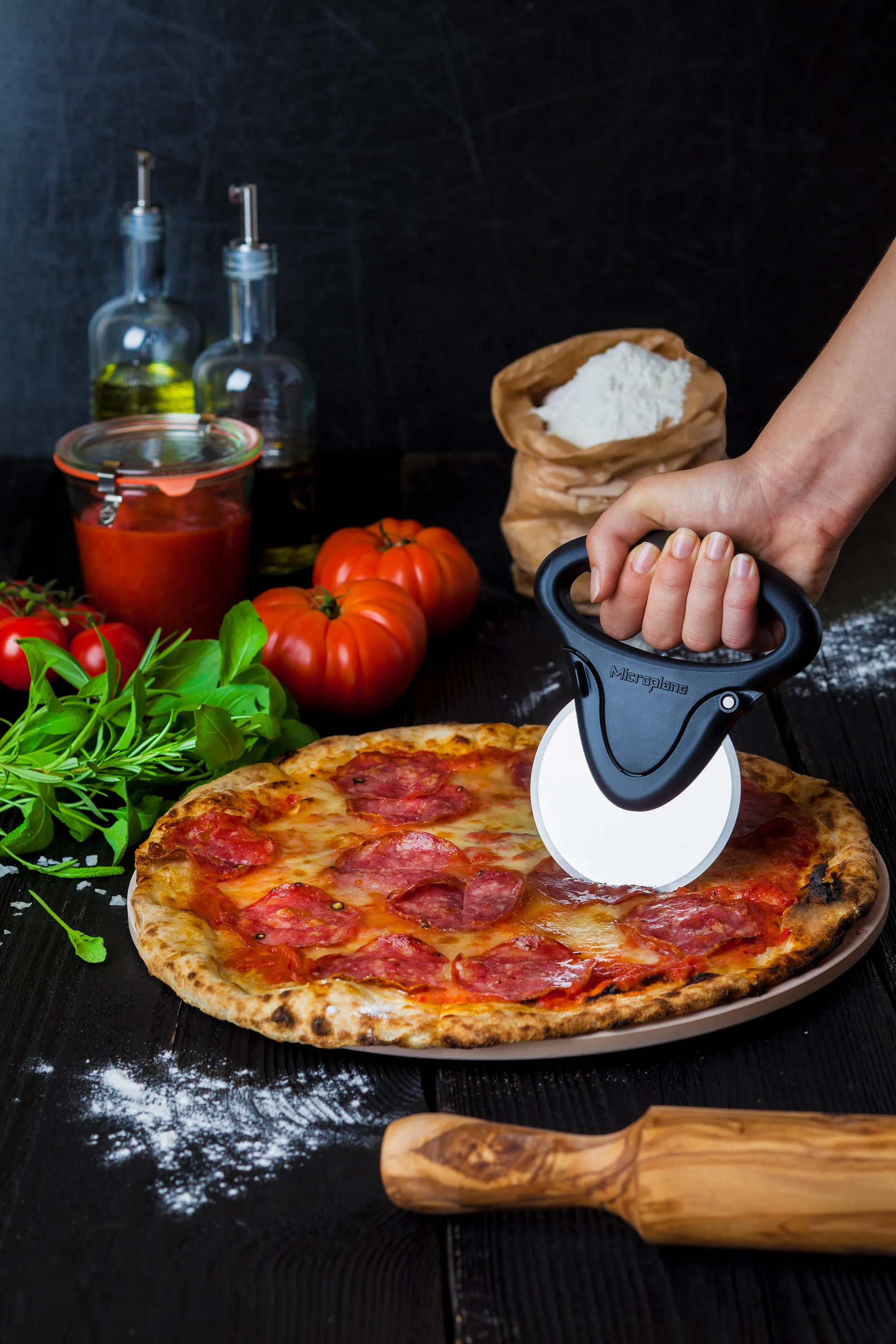 Speciality pizzaskjærer 16 cm, Black Microplane