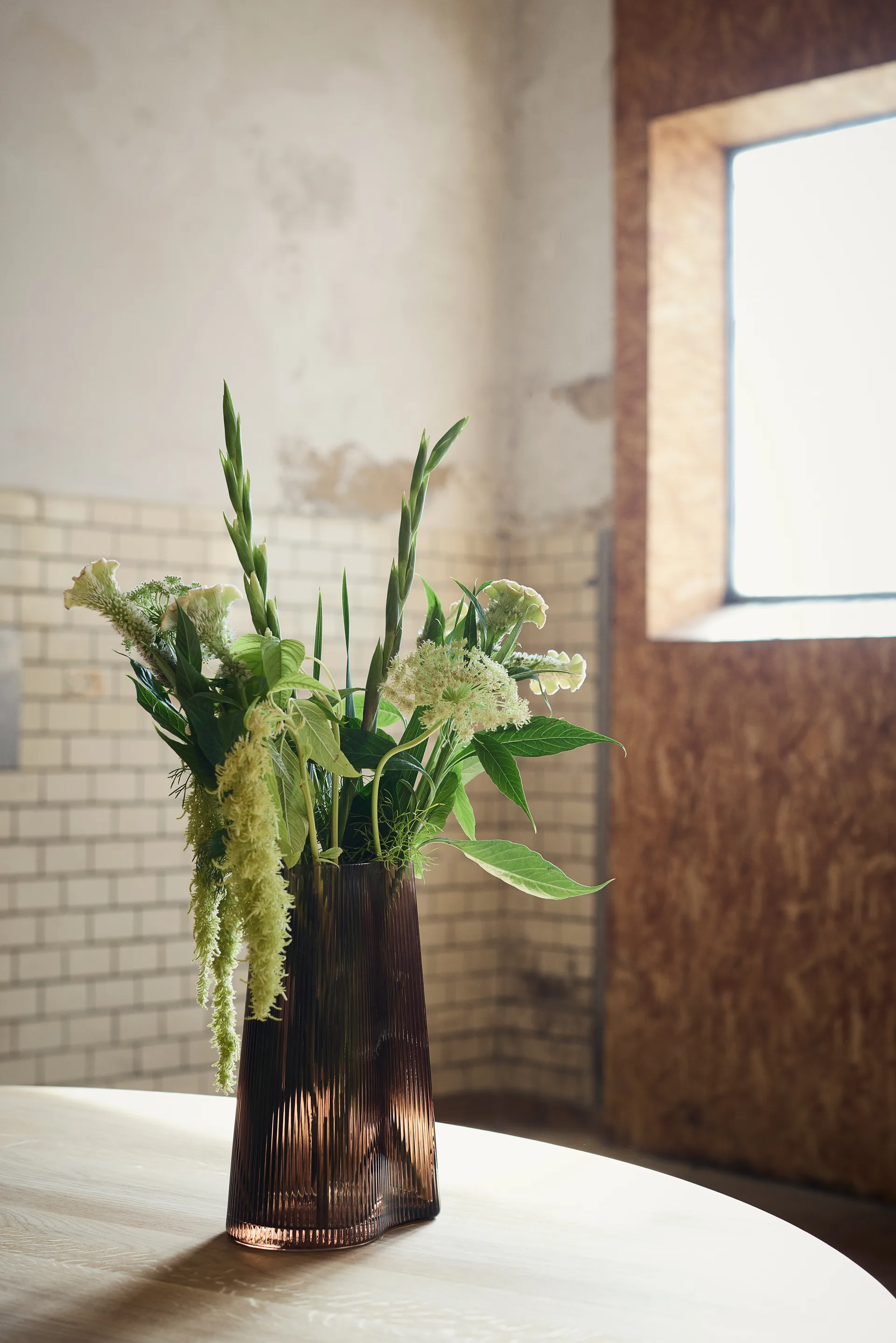 Ripe vase, Smoked brown, 26 cm MUUBS