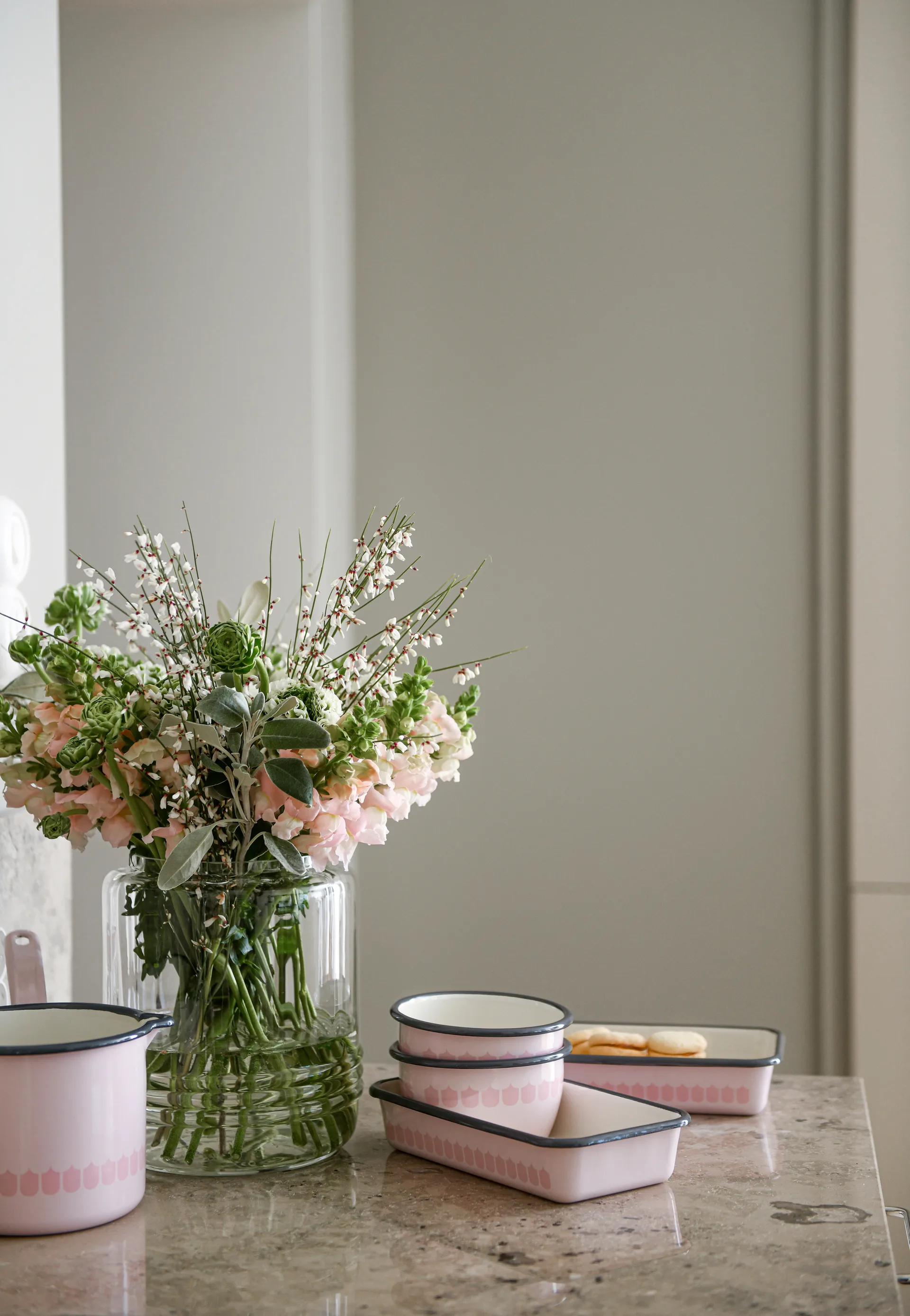 Vappu emaljekasserolle 1,9 L, Rosa Muurla