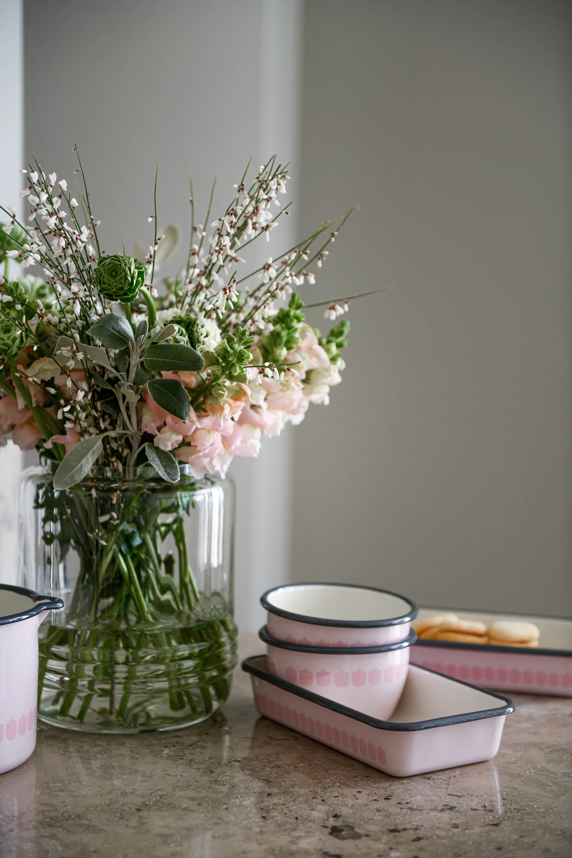 Vappu emaljert ildfast form, Rosa Muurla