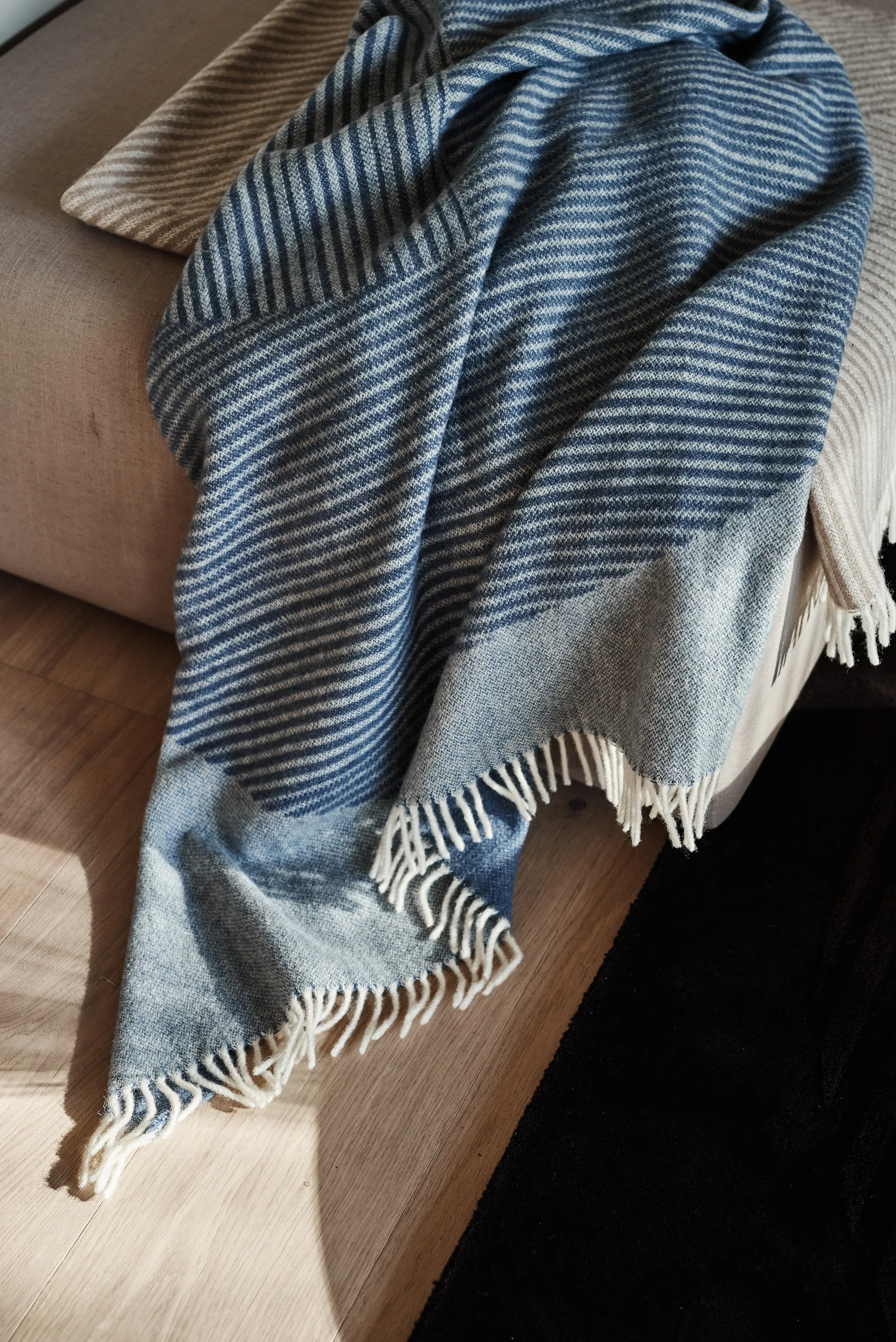 Circles ullpledd 130 x 185 cm, Blå NJRD