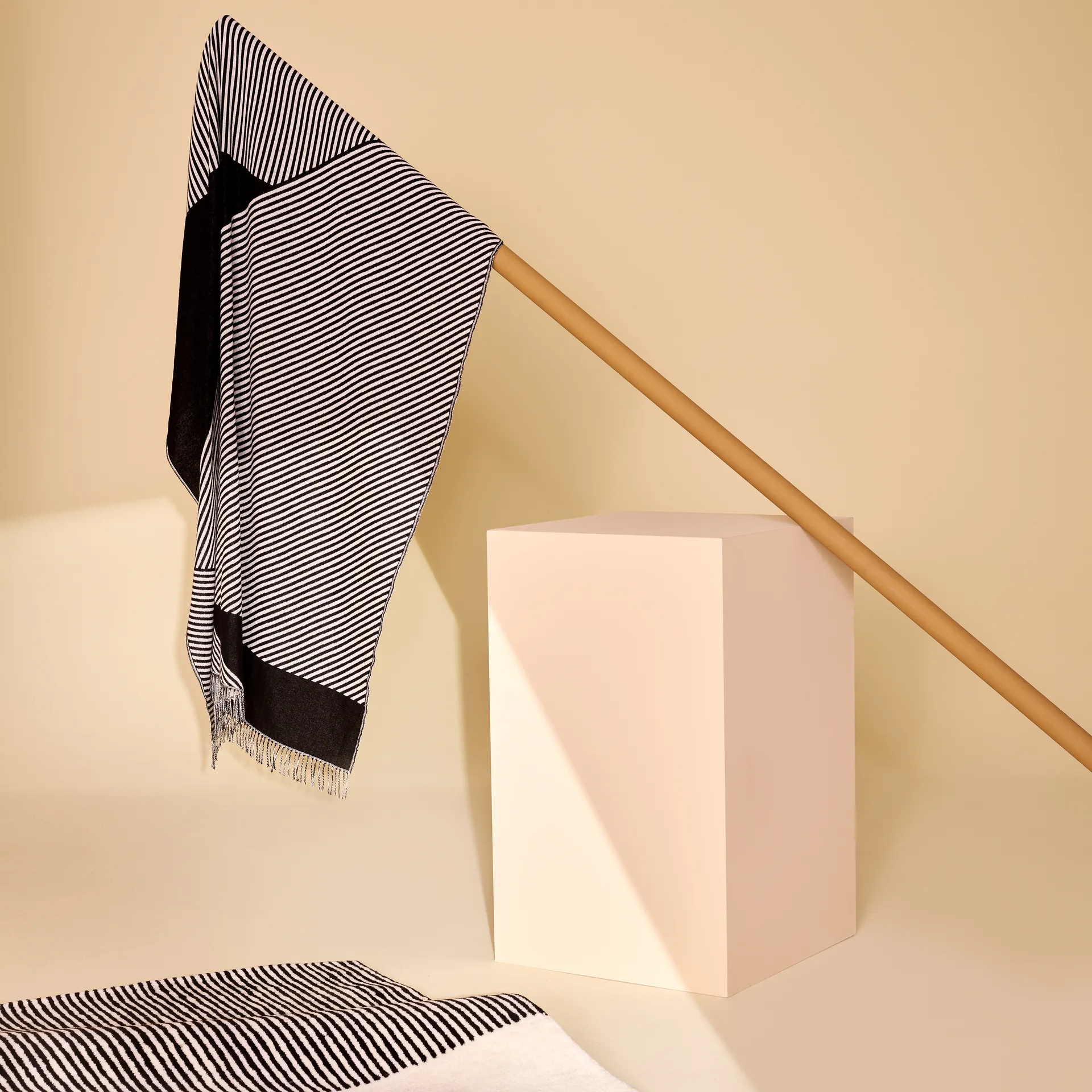 Stripes bomullspledd, Svart NJRD