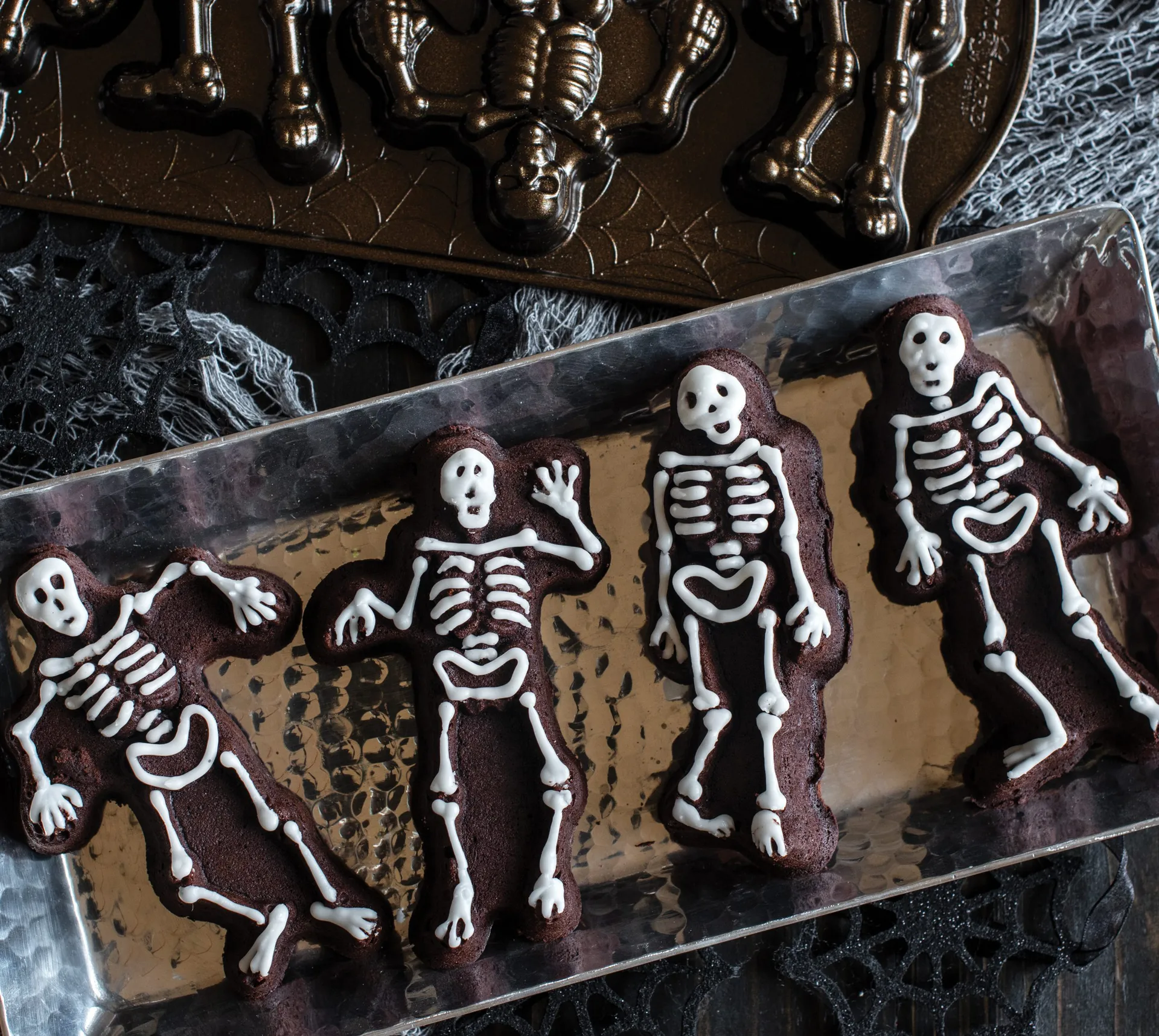 Nordic Ware Spooky Skeleton kakeform, Bronse Nordic Ware