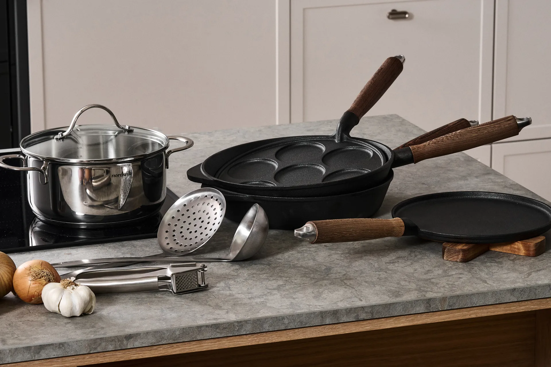 Nordwik stekepanne i støpejern med håndtak i tre, 25,5 cm Nordwik