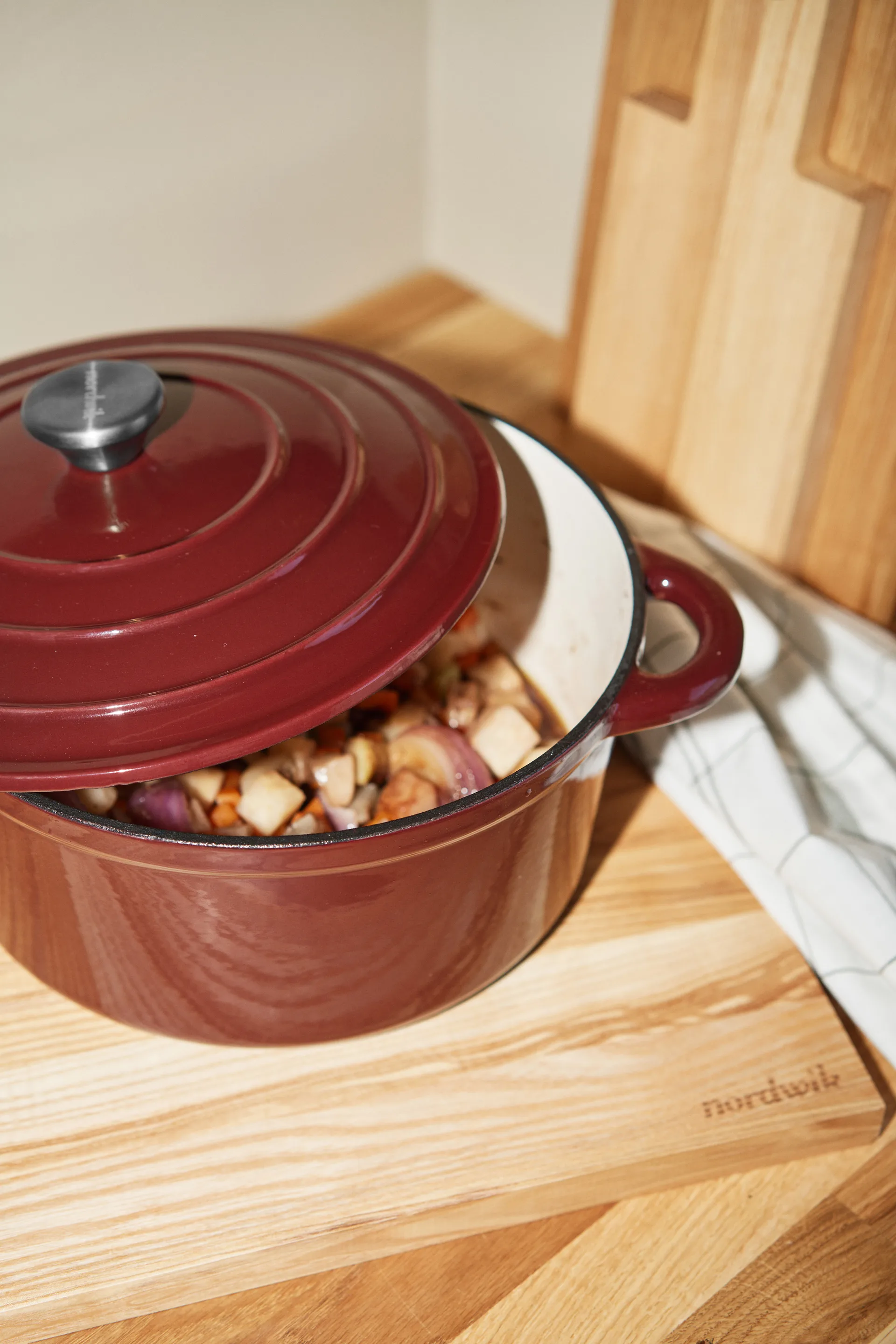Nordwik støpejernsgryte rund 5 l, Burgundy Nordwik