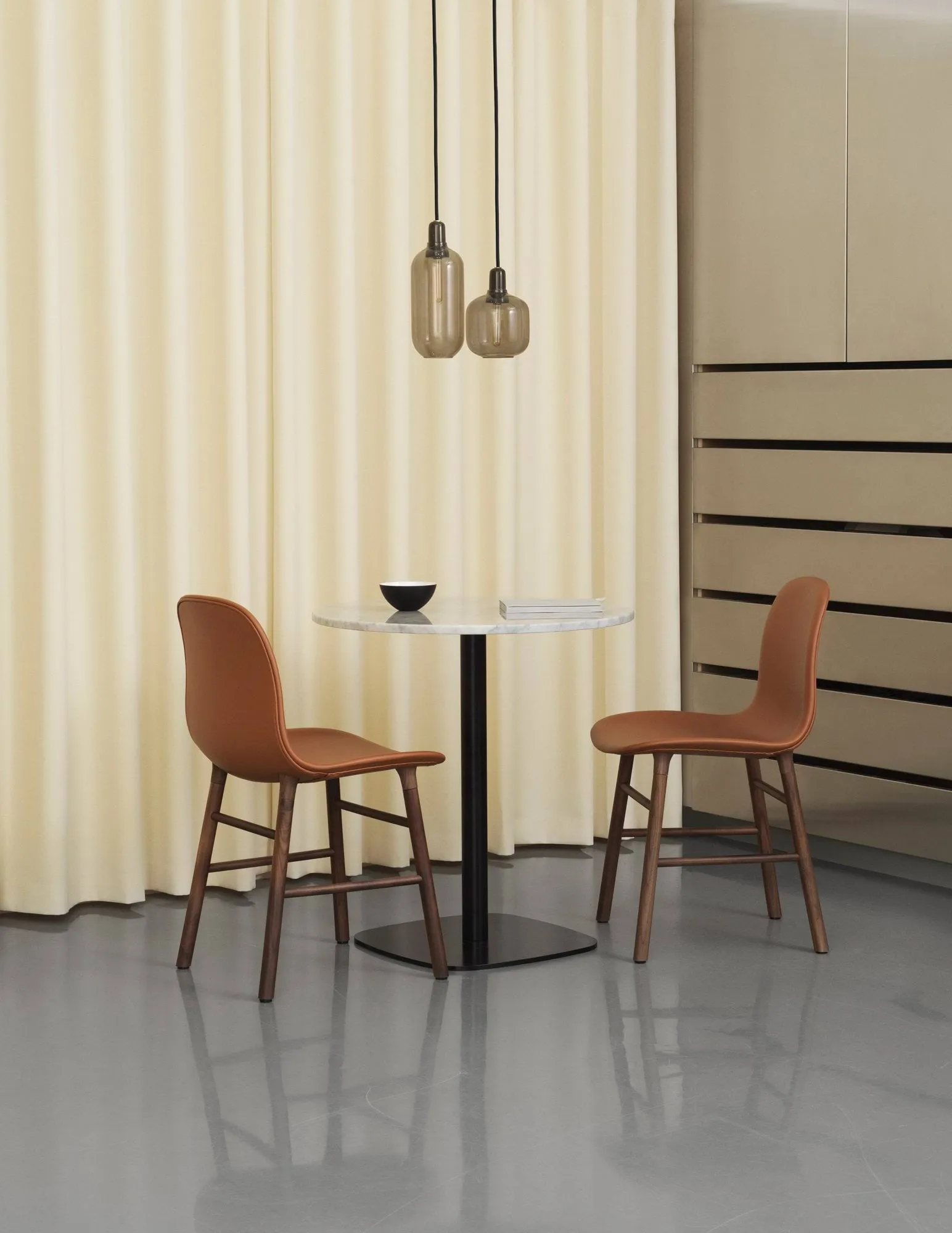 Amp lampe liten, grå-sort Normann Copenhagen