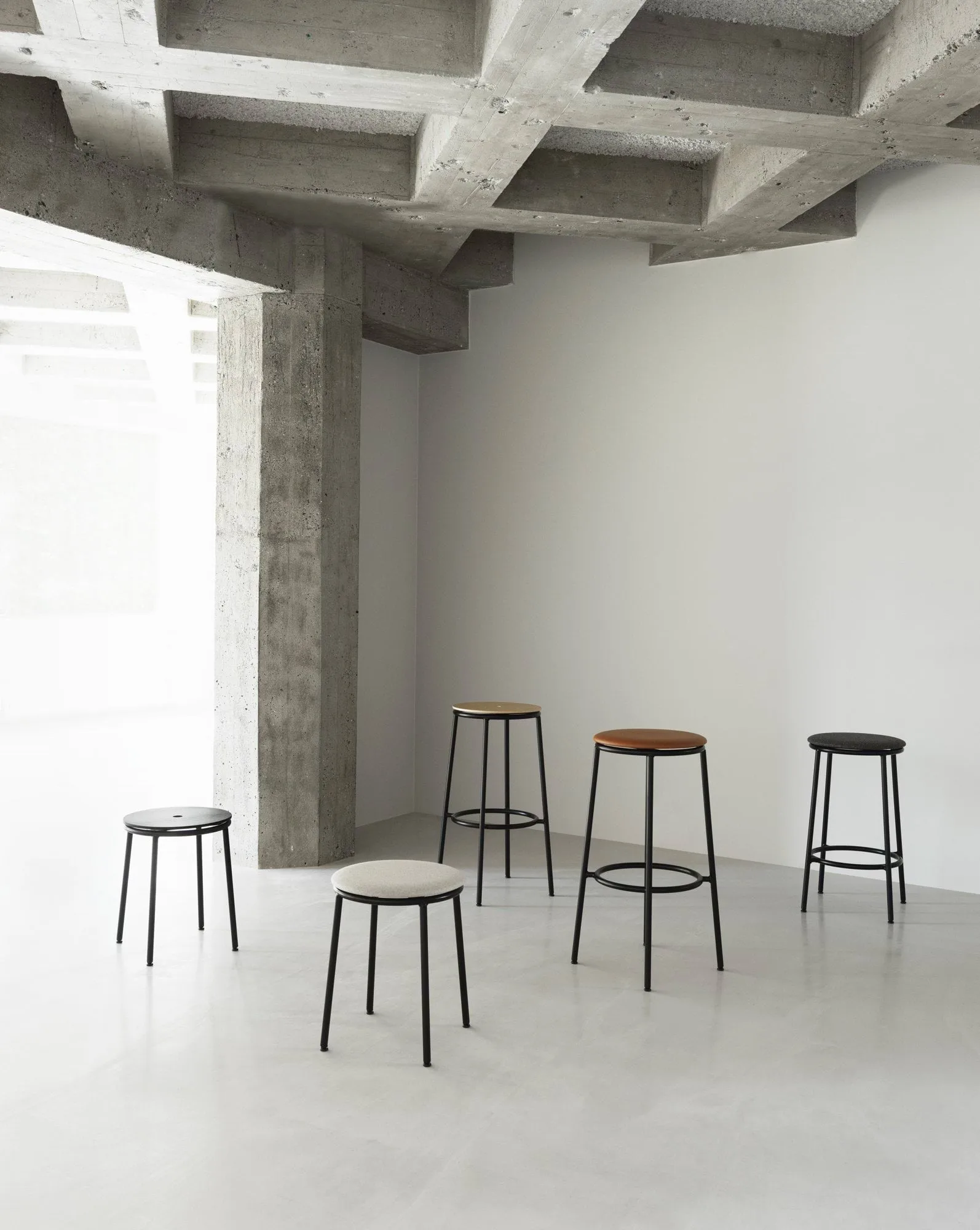 Circa krakk 45 cm, Svart aluminium Normann Copenhagen