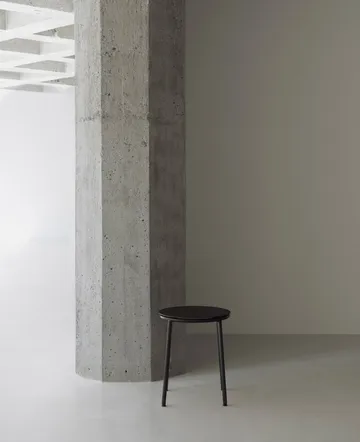 Circa krakk 45 cm - Svart eik - Normann Copenhagen