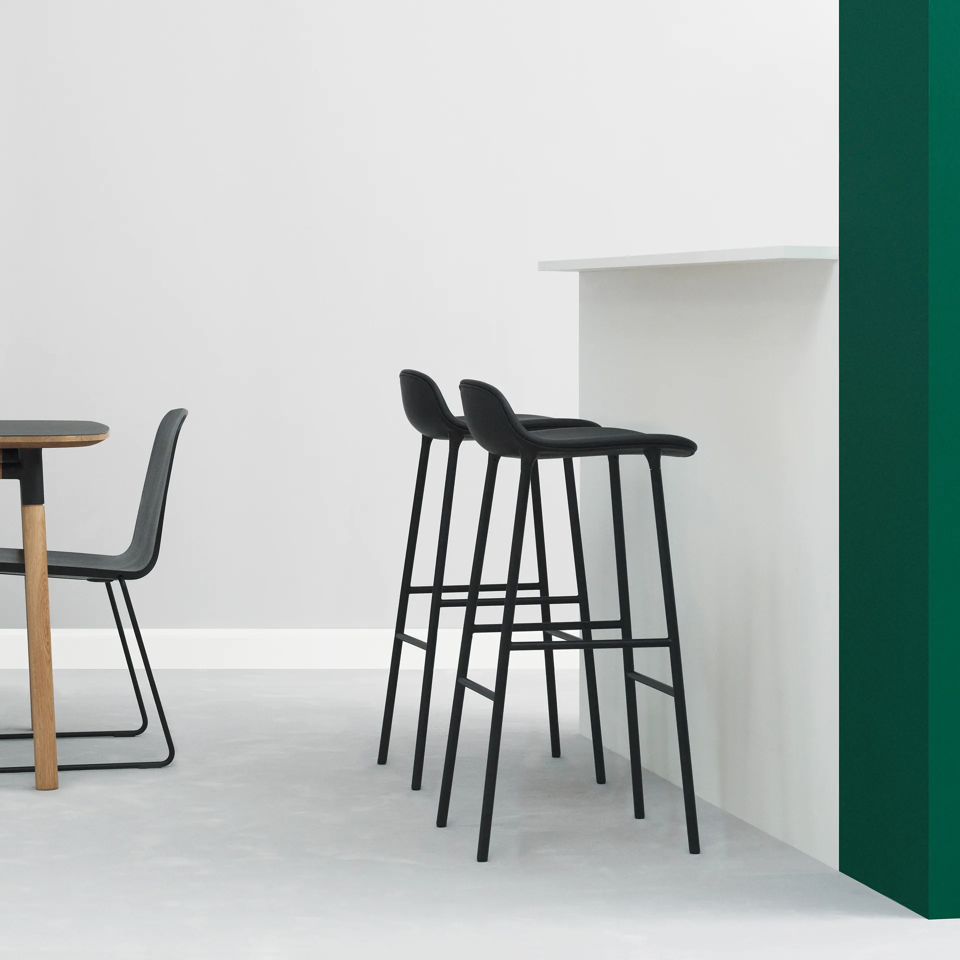 Form barstol metallbein 75 cm, svart Normann Copenhagen