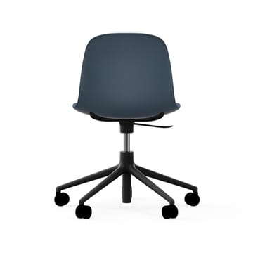Form chair, dreibar stol, 5W kontorstol - blå, sort aluminium, hjul - Normann Copenhagen