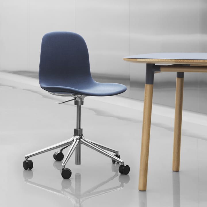 Form chair, dreibar stol, 5W kontorstol, grønn, sort aluminium, hjul Normann Copenhagen