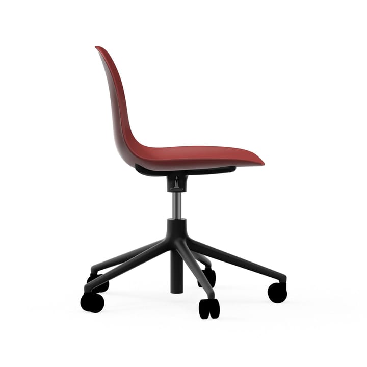 Form chair, dreibar stol, 5W kontorstol, rød, sort aluminium, hjul Normann Copenhagen