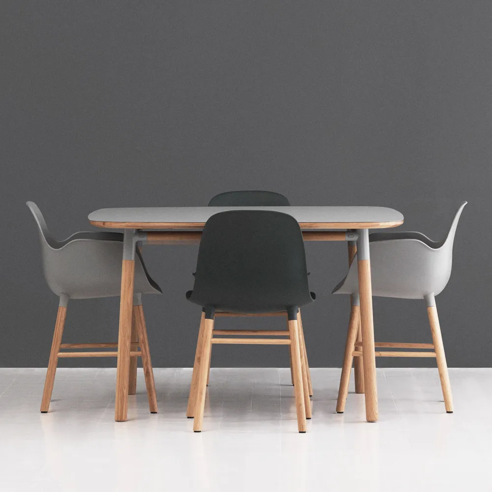 Form spisebord, red, eikeben Normann Copenhagen