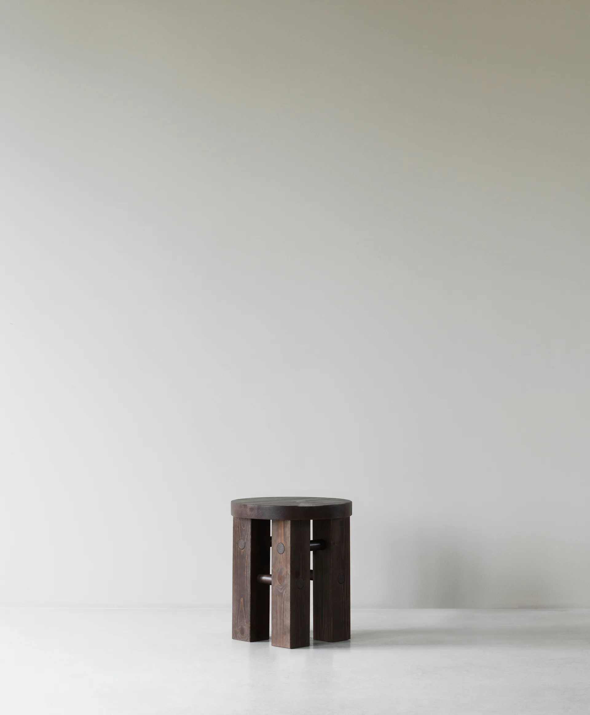 Fyr pall 45 cm, Dark brown Normann Copenhagen