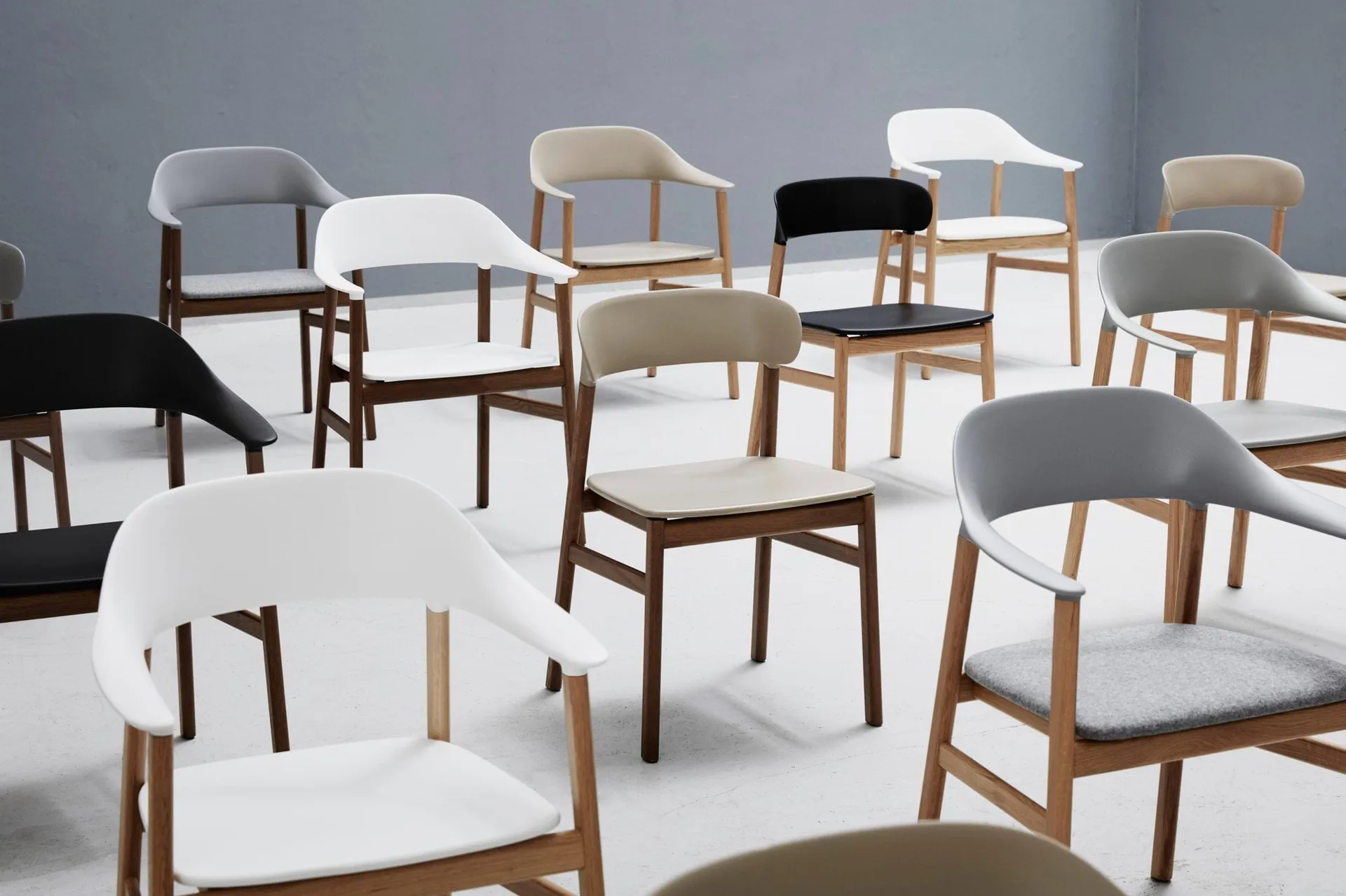 Herit karmstol eik, Dusty Green Normann Copenhagen