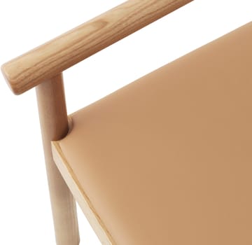 Timb karmstol med pute - Tan/Ultra Leather – Camel - Normann Copenhagen