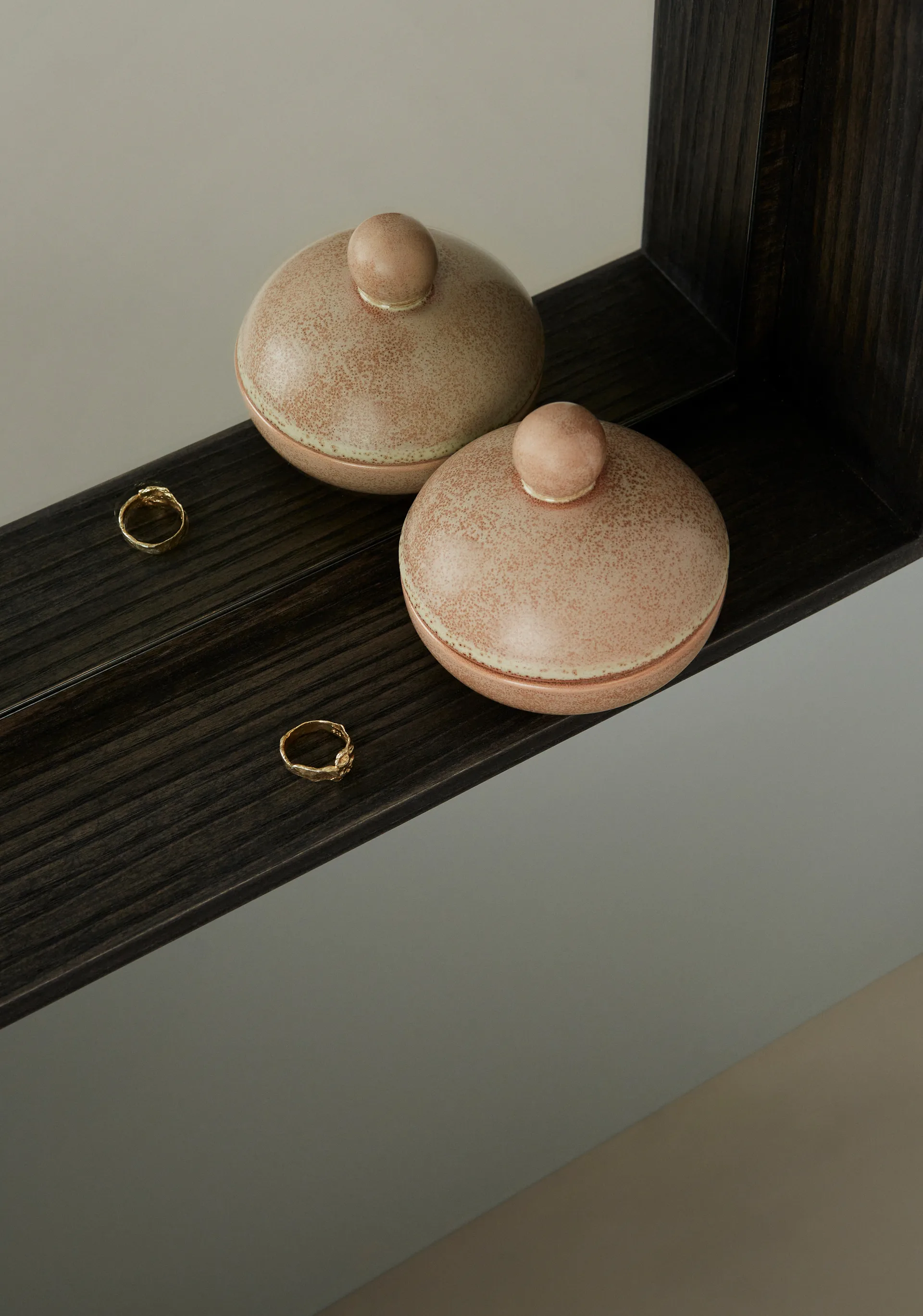 Saga Bonbonniere skål med lokk lav Ø 8 cm, Camel OYOY