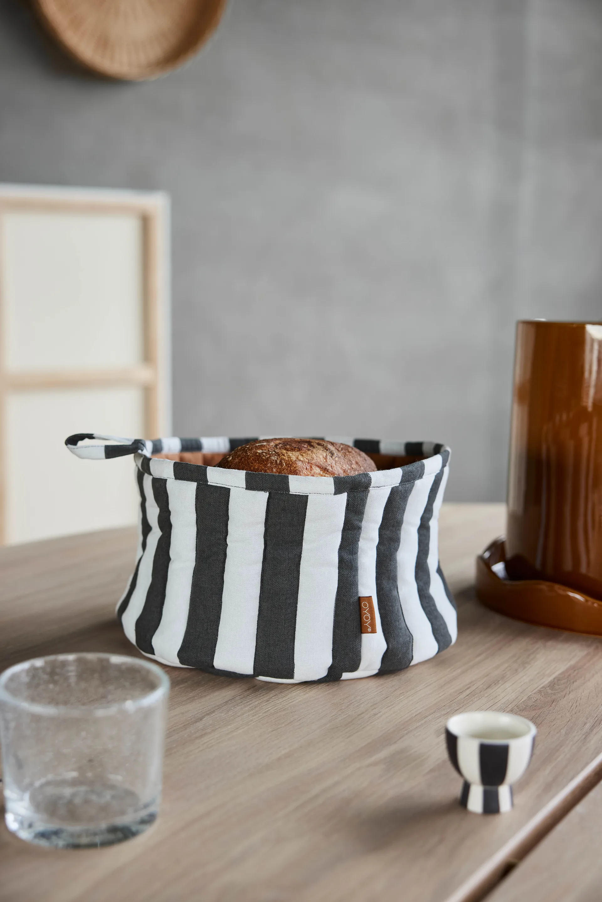 Toppu brødkurv Ø24 cm, Black-white -taupe OYOY