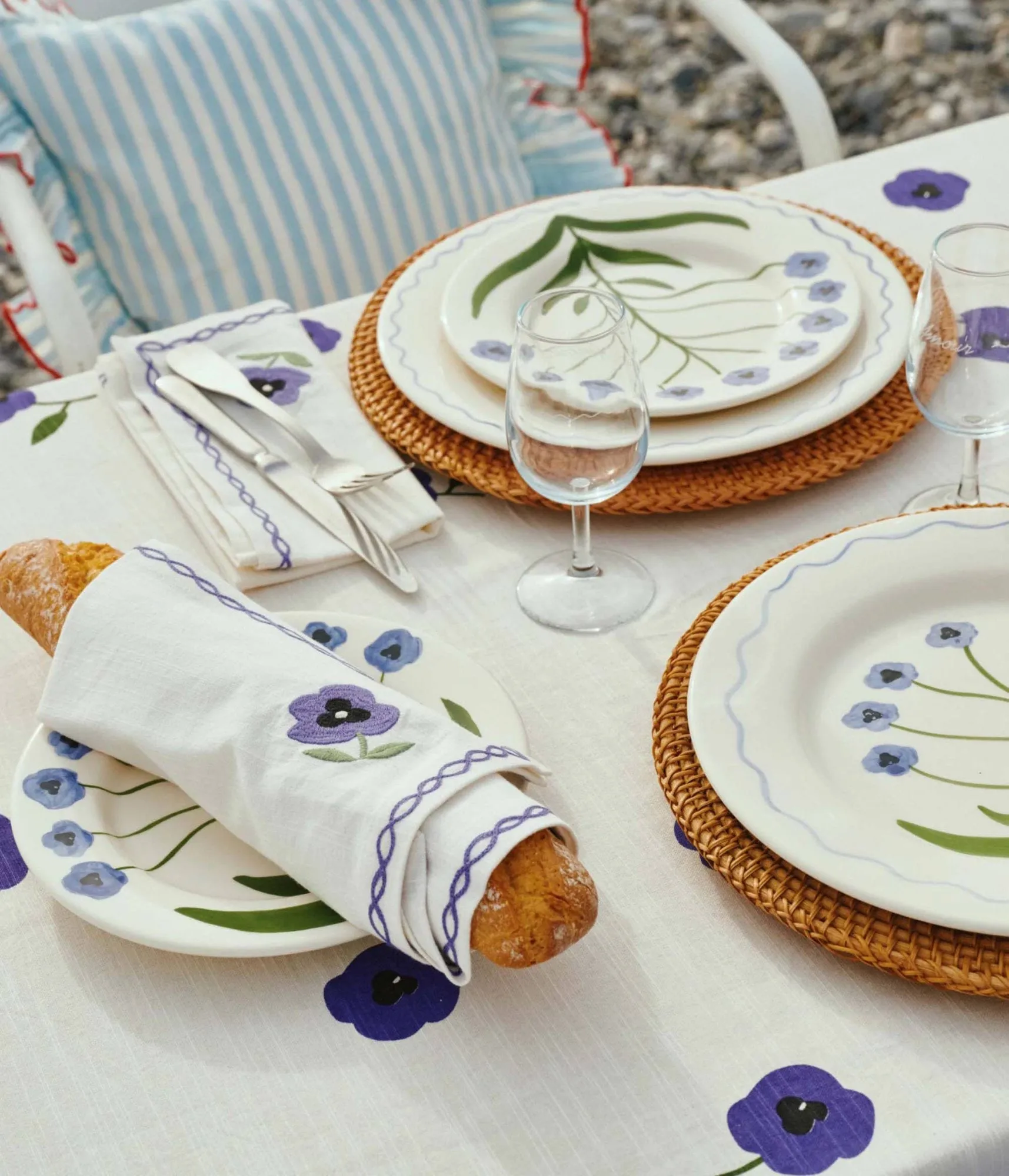 Madelen Möllard Pansy salattallerken, Blue, 22 cm Pick a Poppy