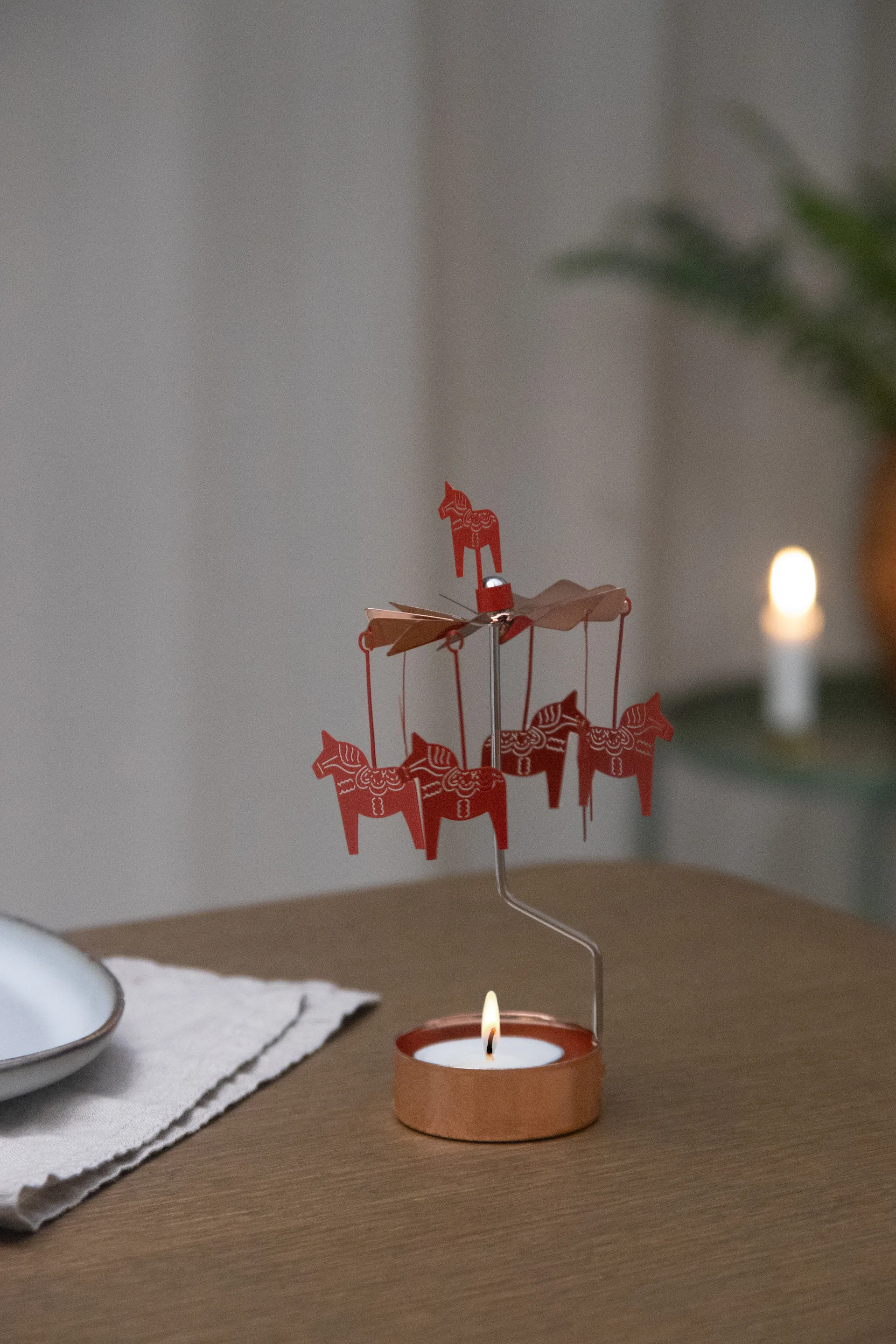 Dalahäst englespill, Kobber-rød Pluto Design