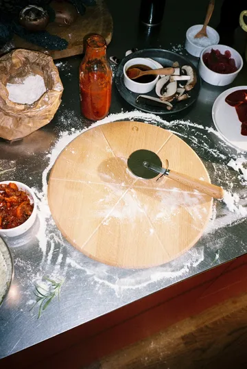 Grand Cru pizzabrett og pizzaskjærer - Bøk, Ø35 cm - Rosendahl