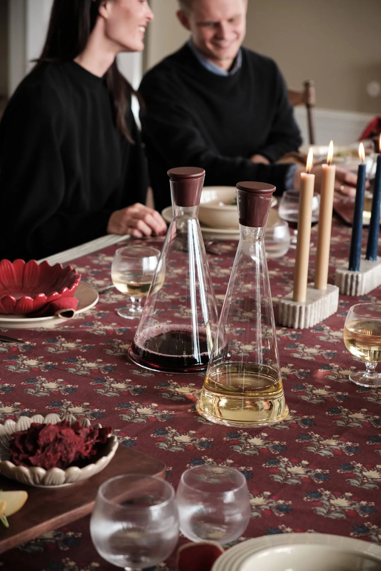 Gurken vin karaff, Klar-mørkerød, 1,6 l Sagaform