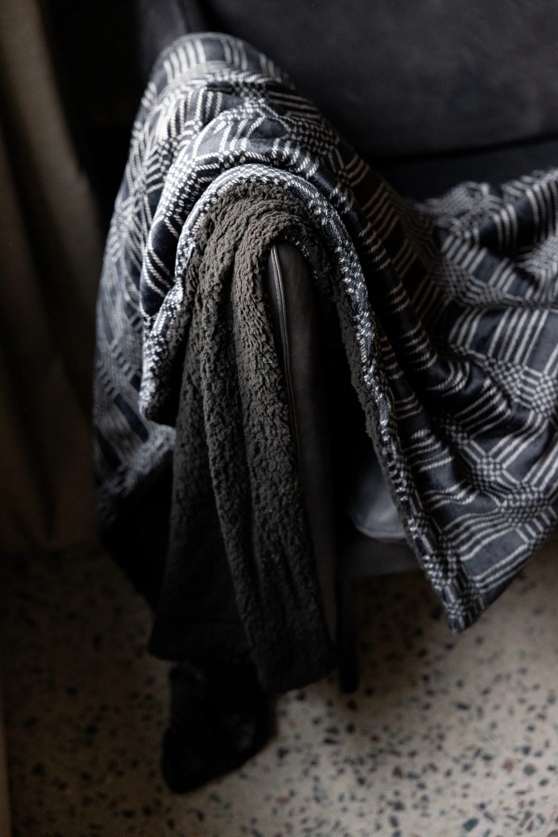 Rut fleeceteppe 130x170 cm, Svart Sagaform