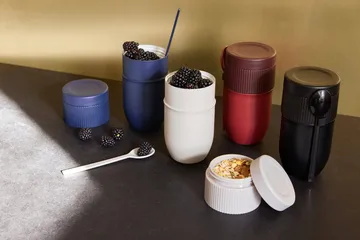 Ted mattermos yoghurtkopp med skje - Blå Pantone 2379C, 32 cl - Sagaform