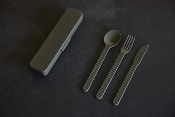 Tina bestikksett - Grønn Pantone 4228C - Sagaform