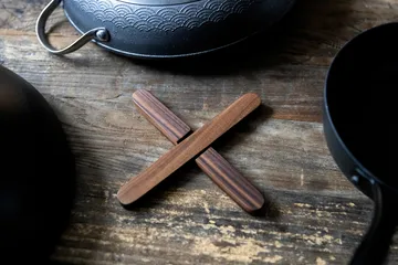 Satake magnetisk gryteunderlag - Valnøtt - Satake