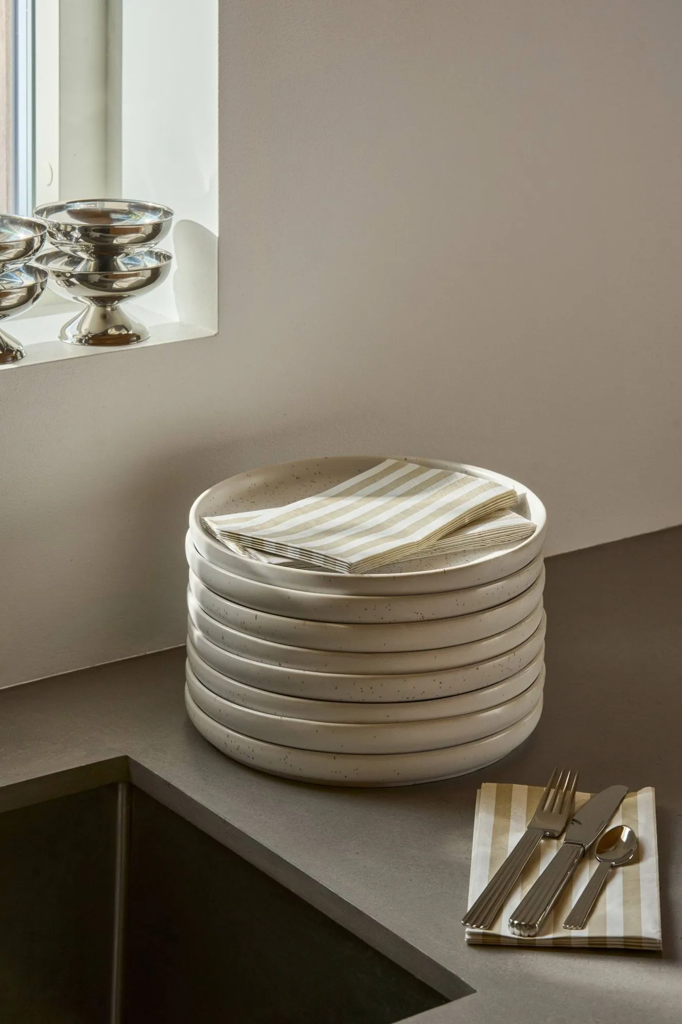 Bold Stripe papirserviett, Hvit-beige, 15‑pakning, 33x40 cm Scandi Essentials