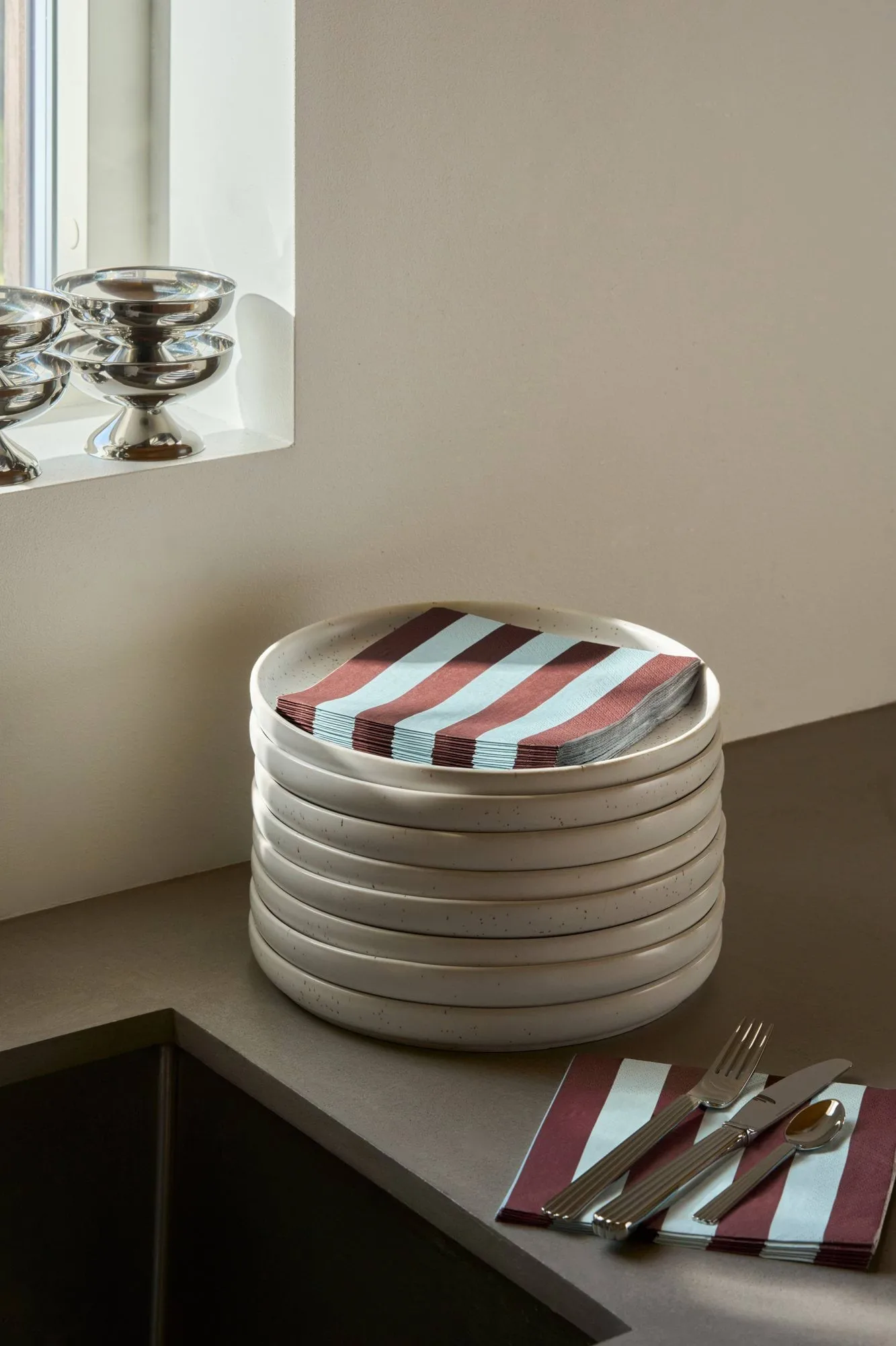 Bold Stripe papirserviett, Vinrød-blå, 20‑pakning, 33x33 cm Scandi Essentials
