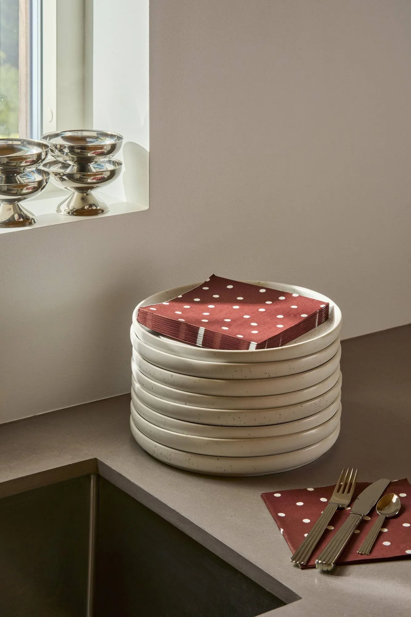 Fine dots papirserviett, Vinrød-hvit, 20‑pakning, 33x33 cm Scandi Essentials