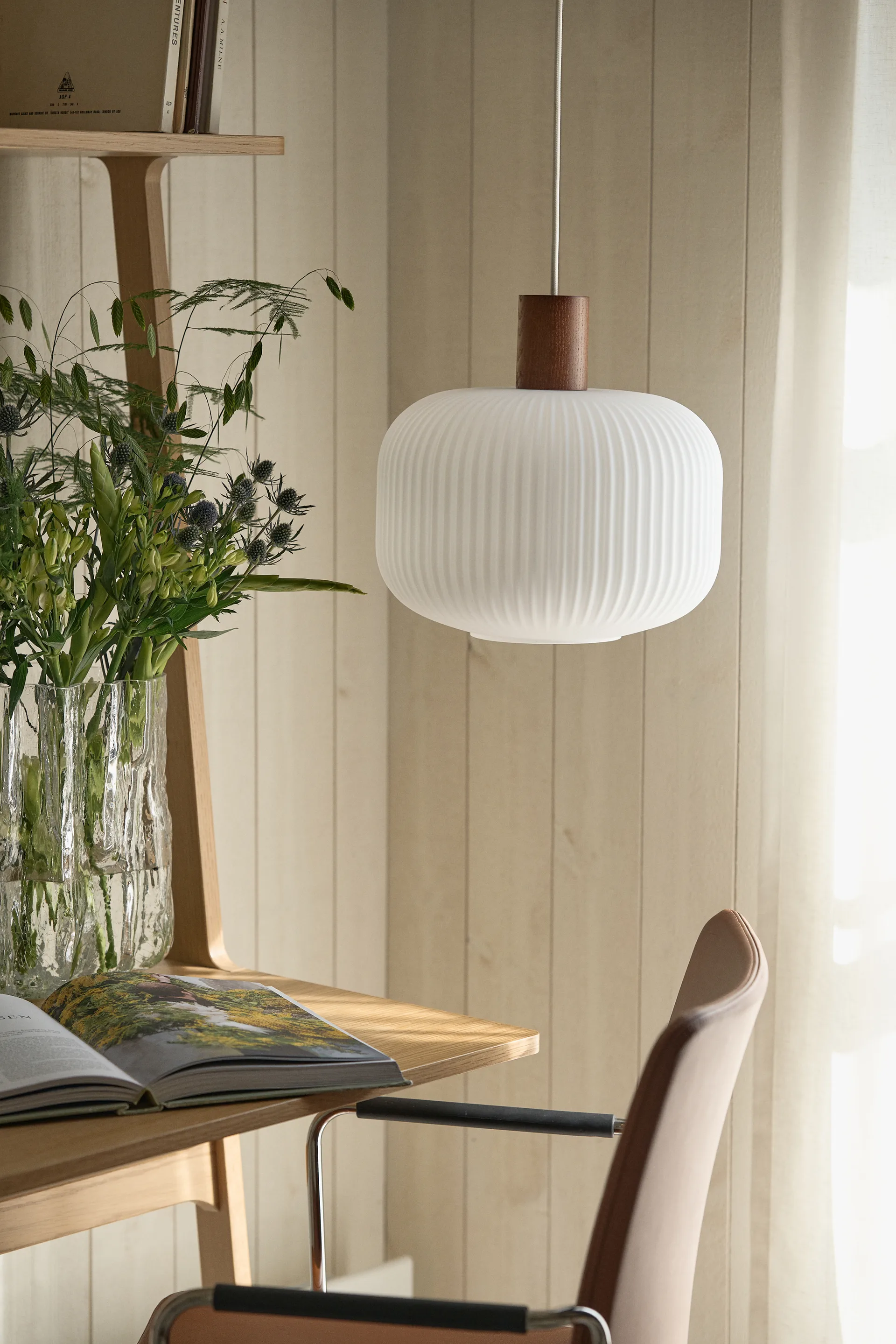 Fair taklampe Ø 30 cm, Frostet glass-mørkbeiset ask Scandi Living