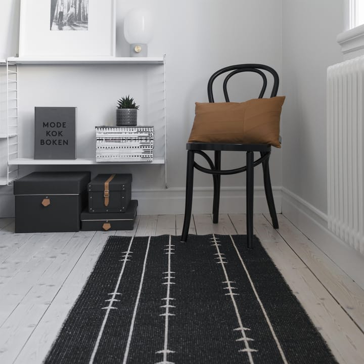 Fir gulvteppe nude-black, 70x250 cm Scandi Living