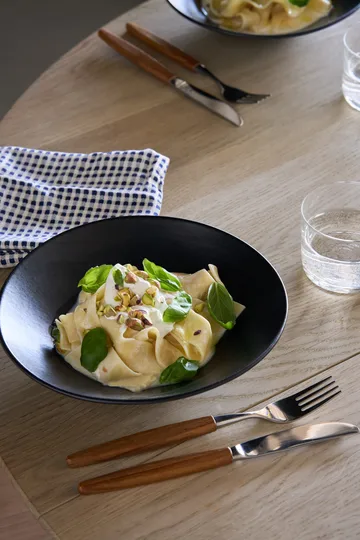 Terra pastatallerken - Svart steingods, Ø22,5 cm - Scandi Living