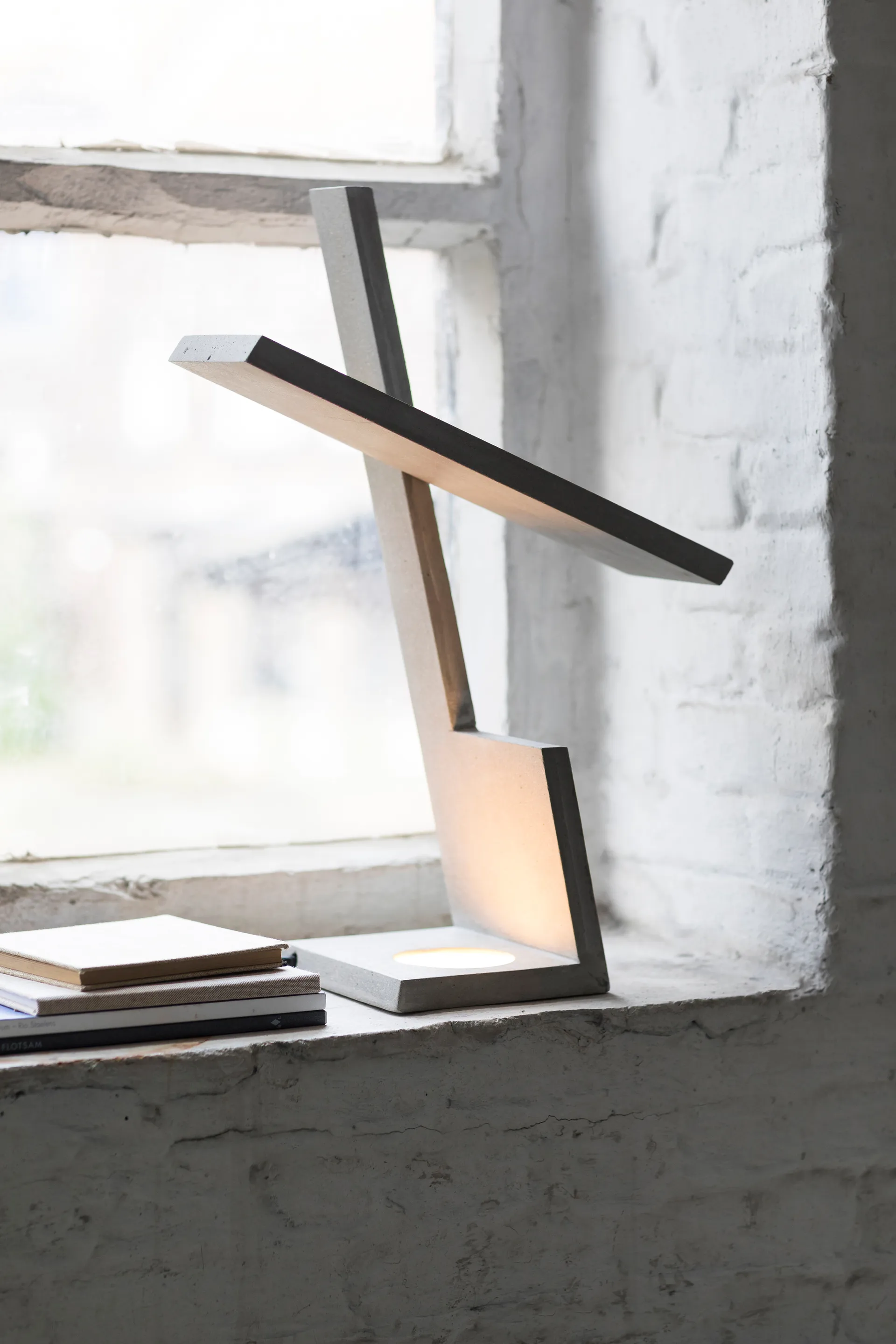Ixelles Concrete bordlampe 50,5 cm, Grey Serax