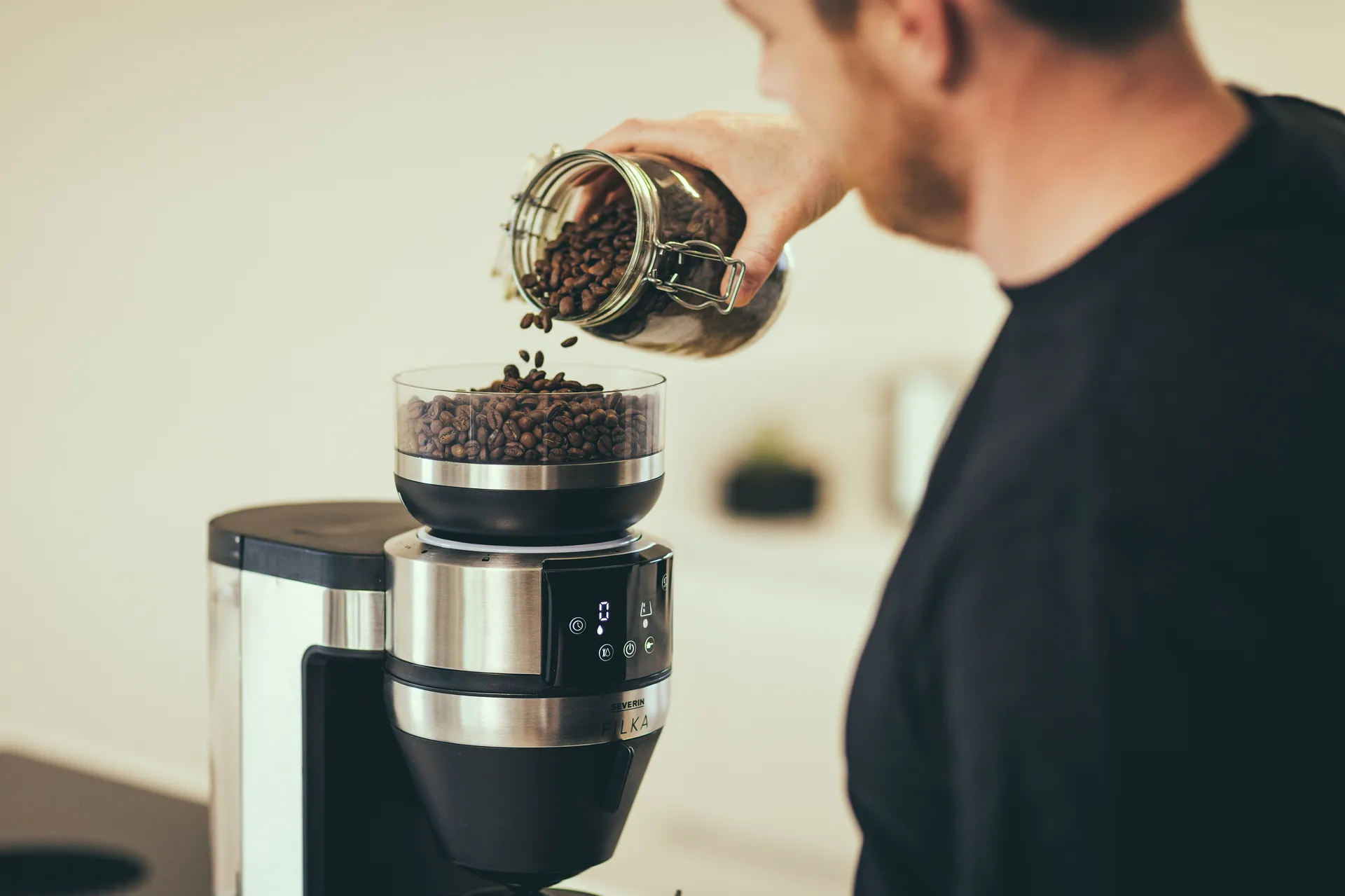 Severin KA 4851 FILKA helautomatisk kaffetrakter, Børstet stål-svart Severin