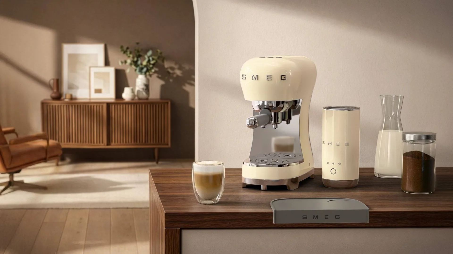Smeg 50's Style espressomaskin med melkeskummer, Krem Smeg