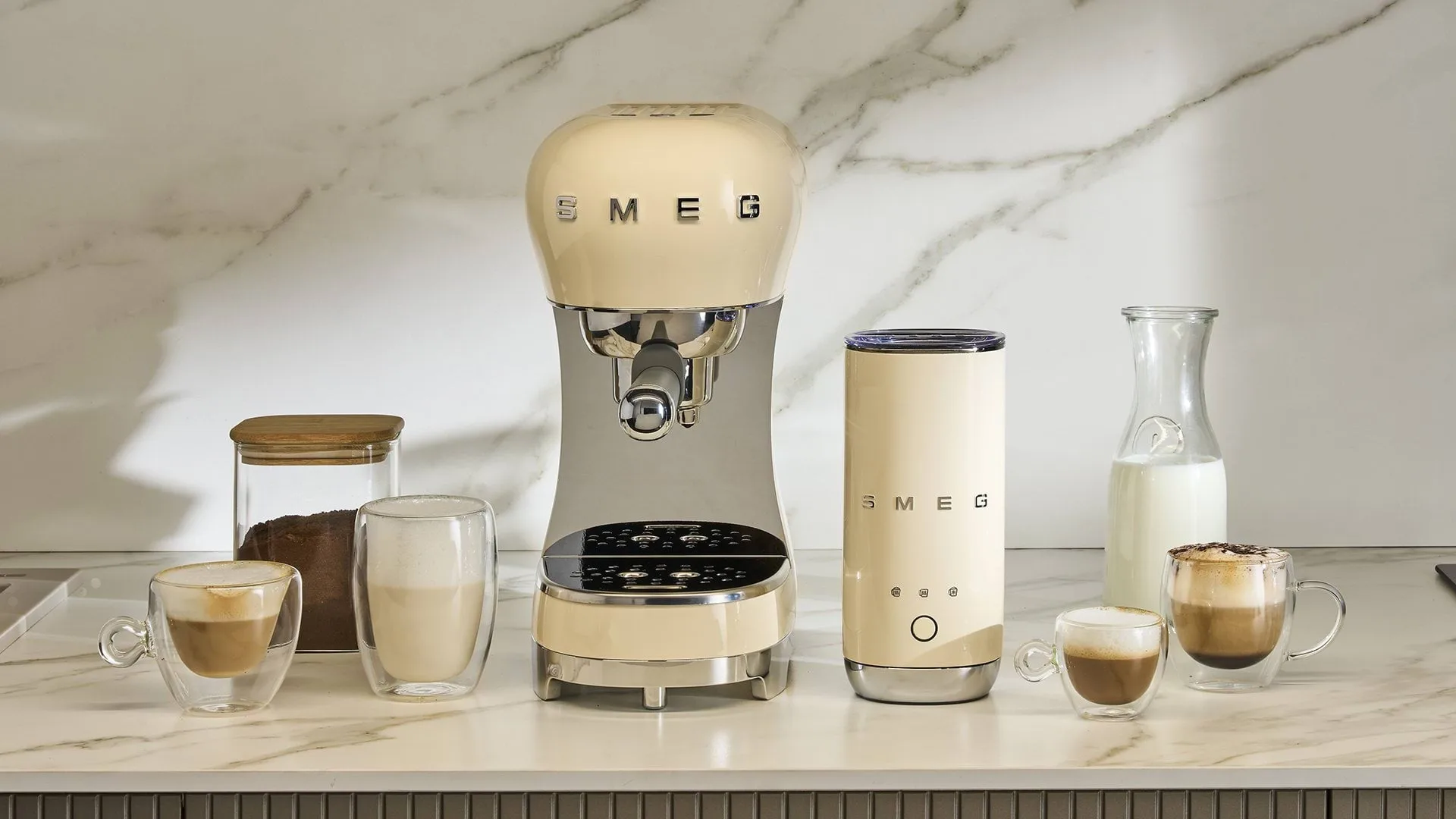 Smeg 50's Style espressomaskin med melkeskummer, Krem Smeg