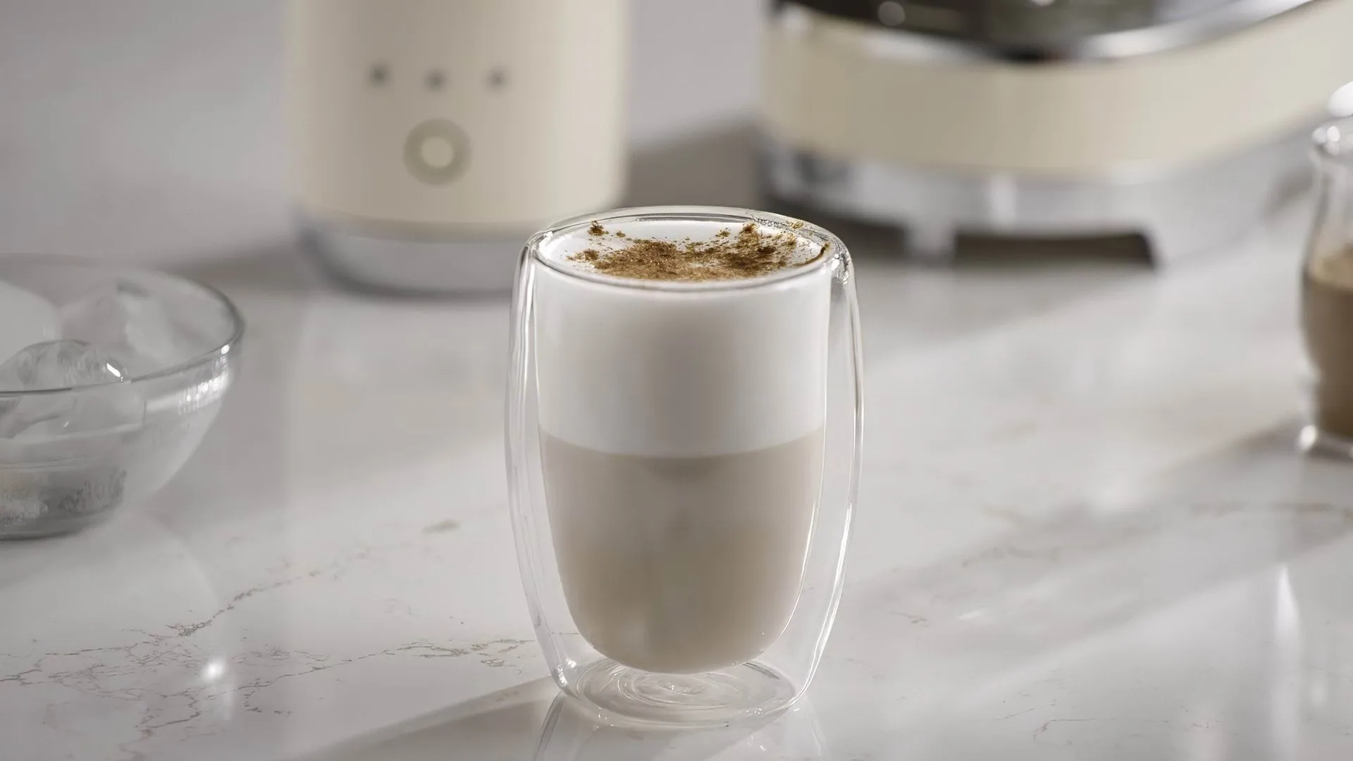 Smeg 50's Style espressomaskin med melkeskummer, Krem Smeg