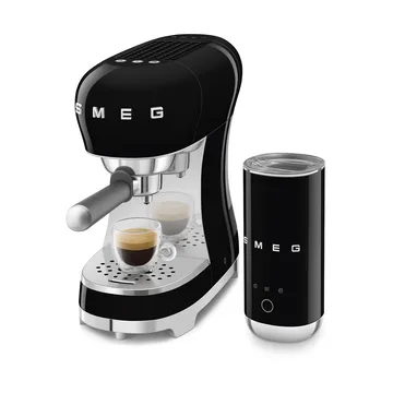 Smeg 50's Style espressomaskin med melkeskummer - Svart - Smeg
